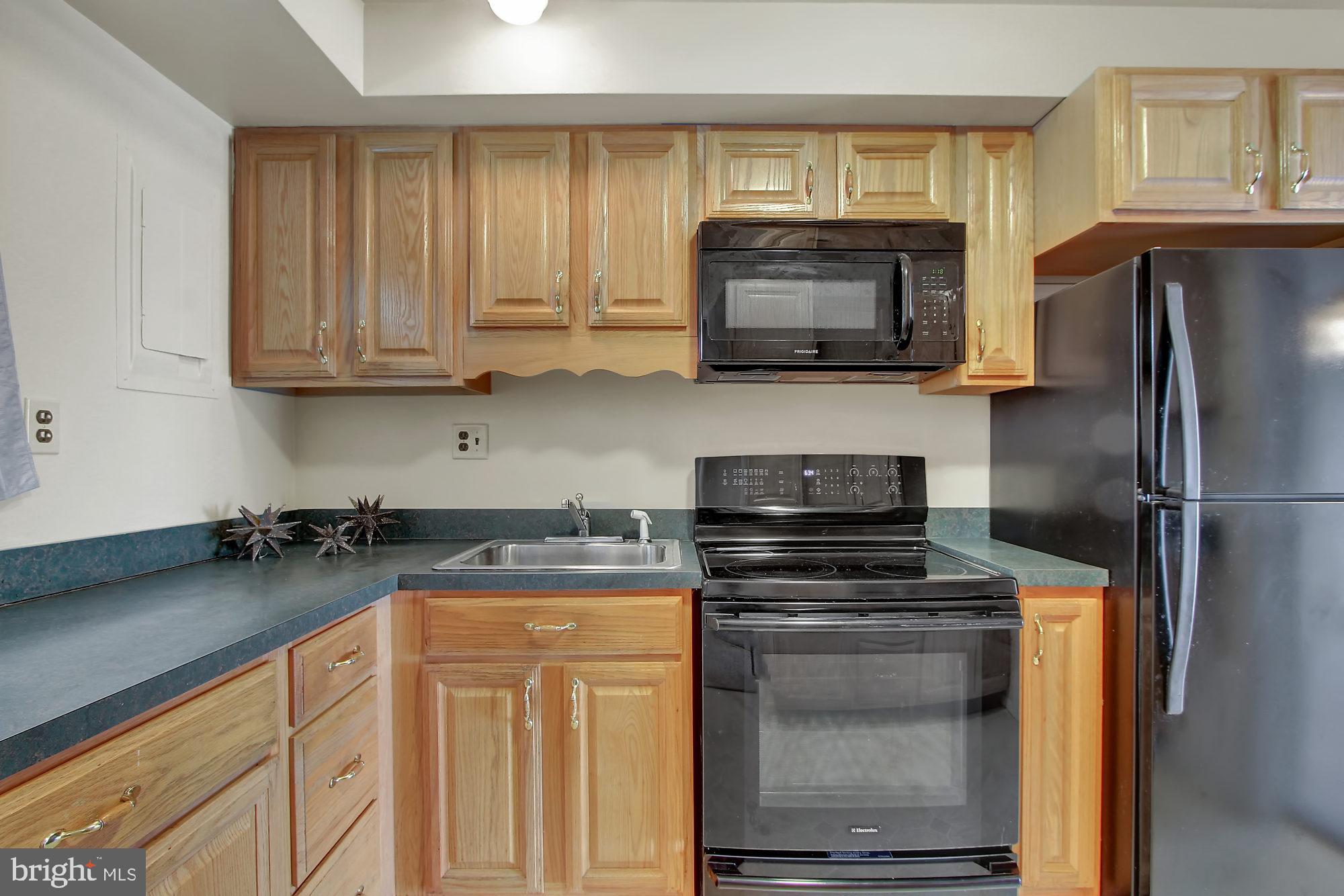 COLONY PARK CONDOS - Residential