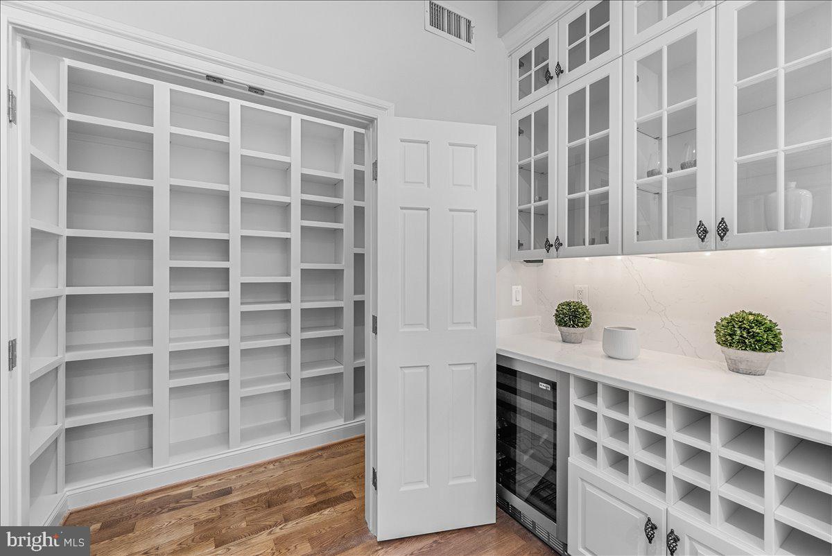 POTOMAC OUTSIDE - Residential