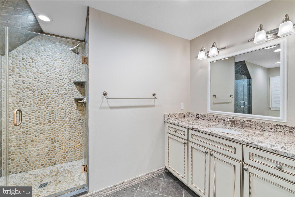 POTOMAC OUTSIDE - Residential
