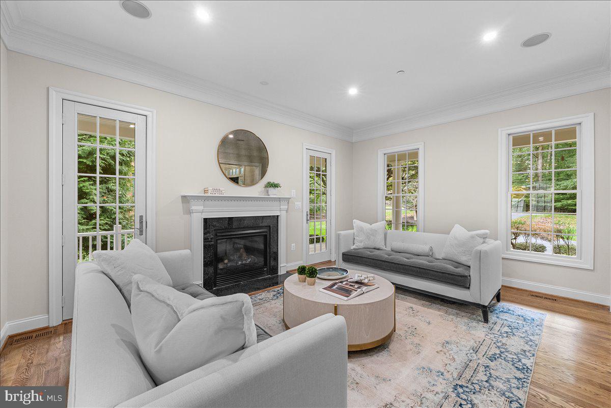 POTOMAC OUTSIDE - Residential