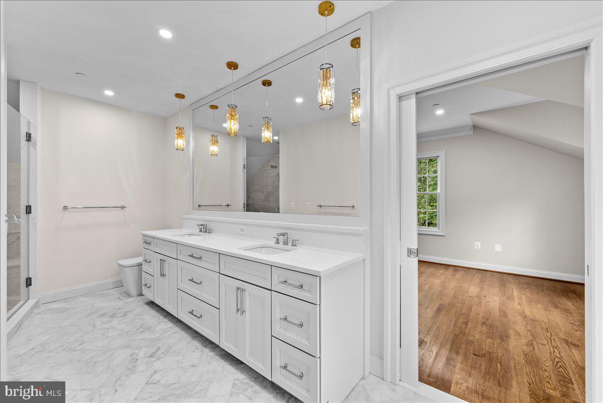 POTOMAC OUTSIDE - Residential