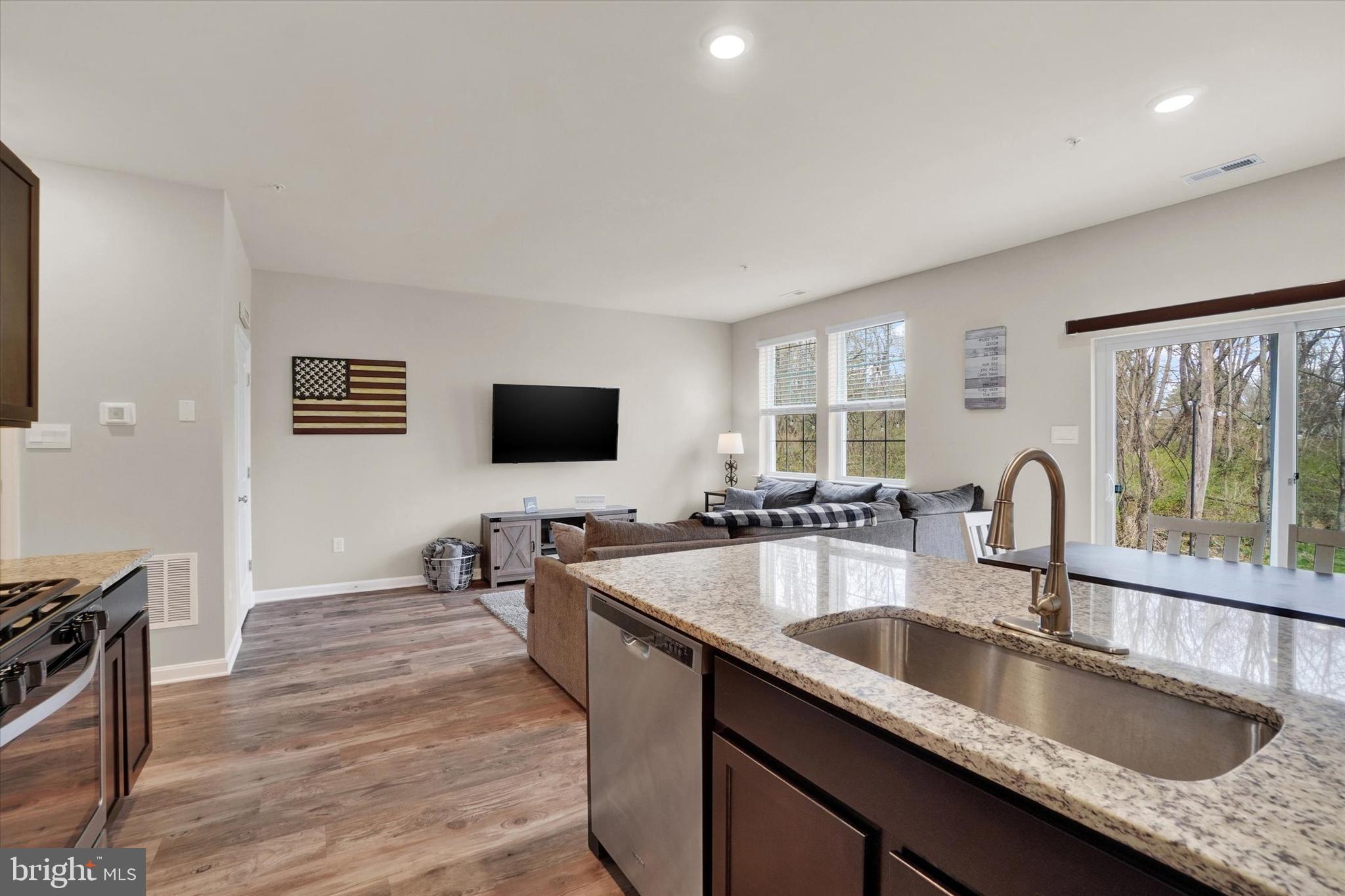 LOCUST RUN - Residential