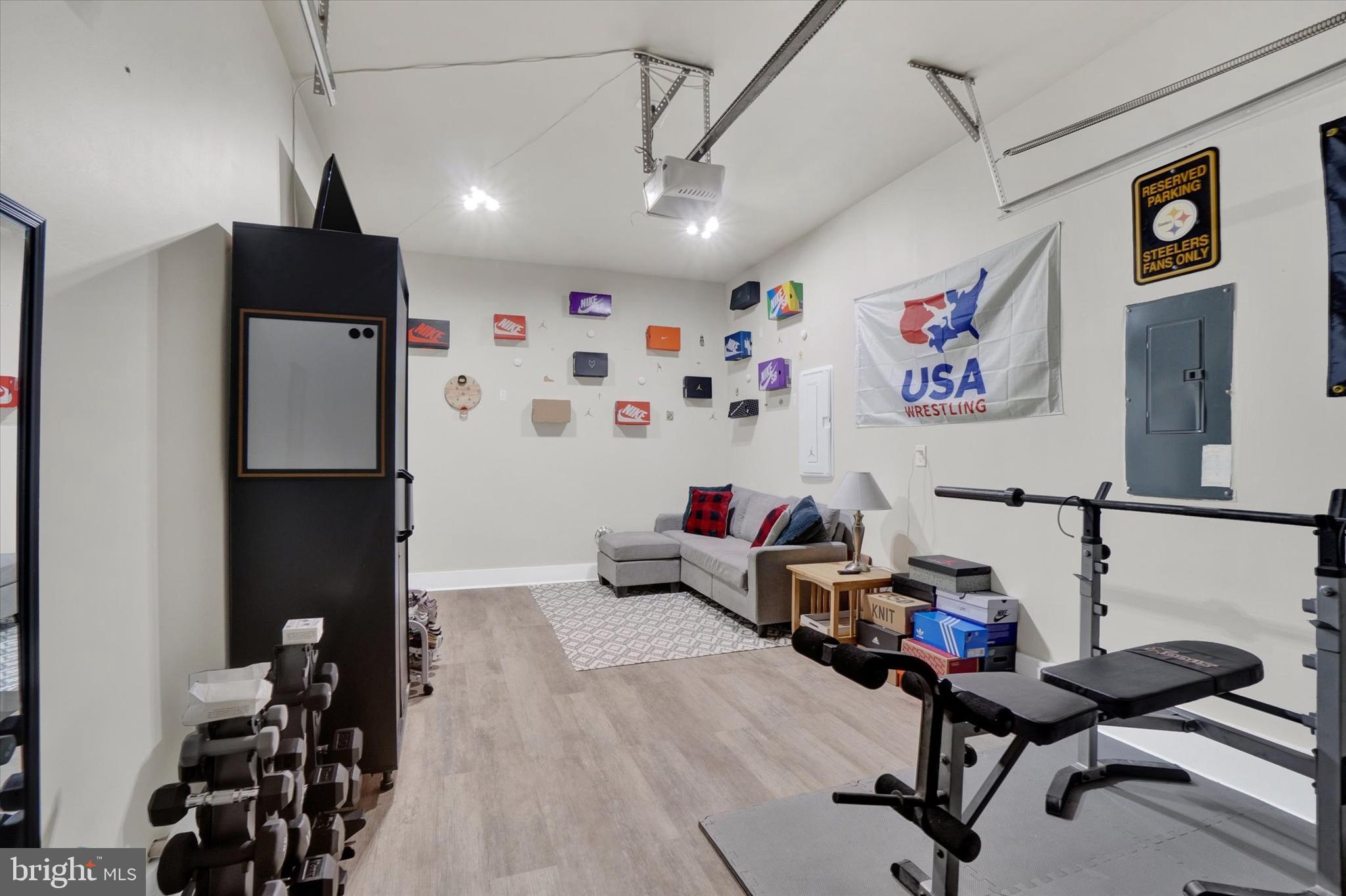 LOCUST RUN - Residential