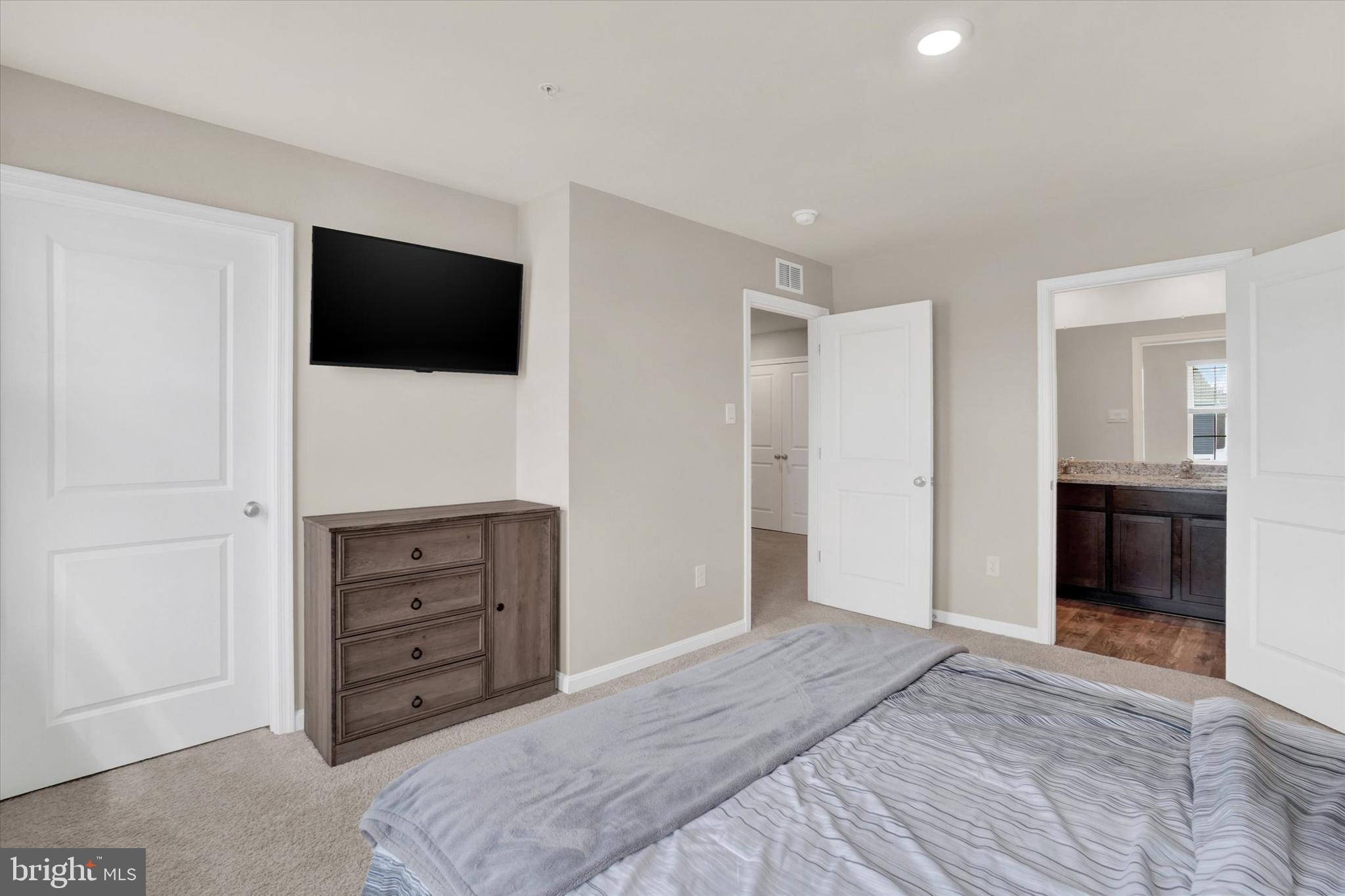 LOCUST RUN - Residential