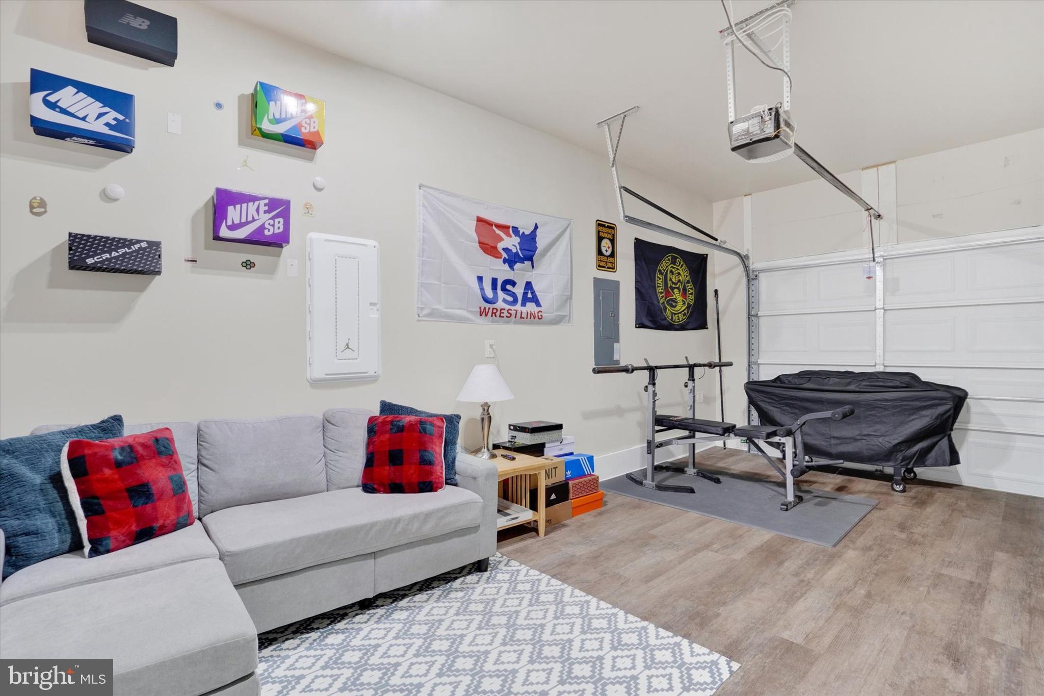 LOCUST RUN - Residential