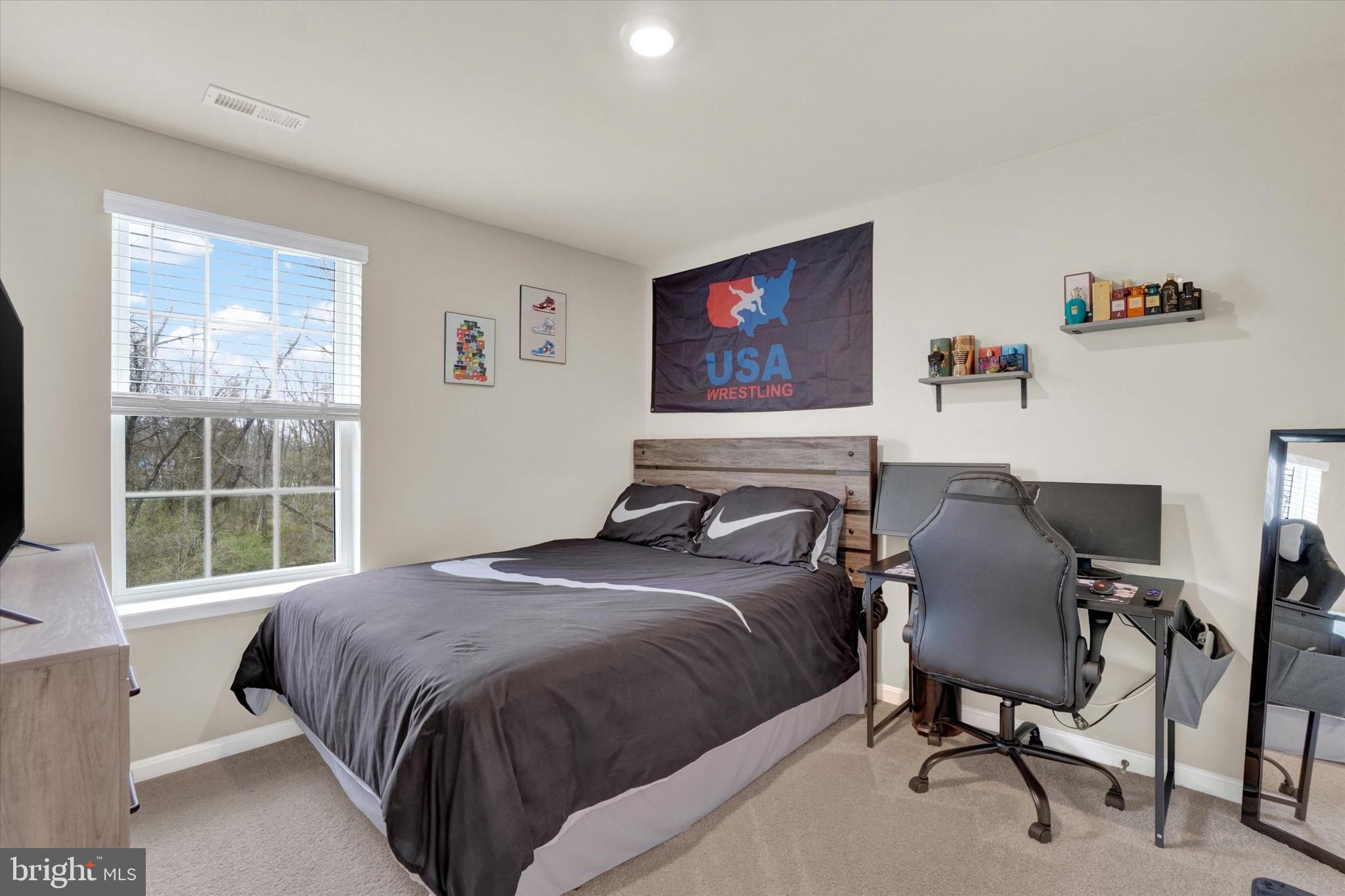 LOCUST RUN - Residential