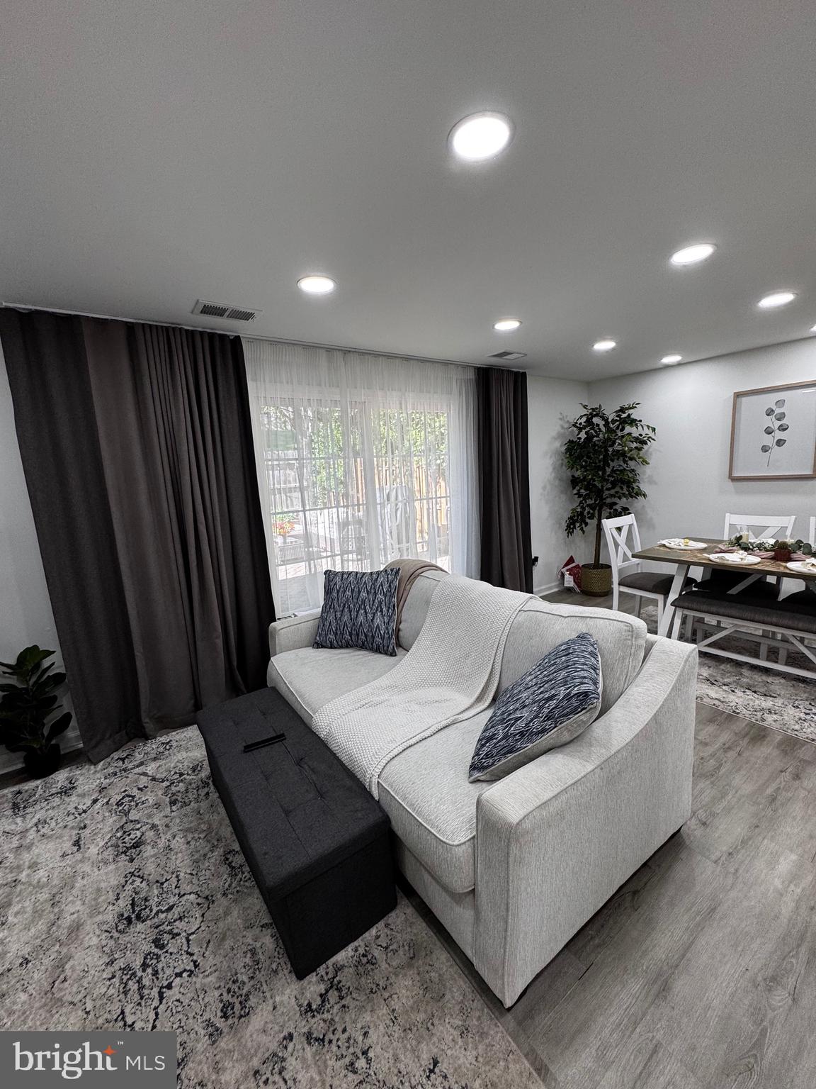 WHISPERING WOODS - Residential Lease