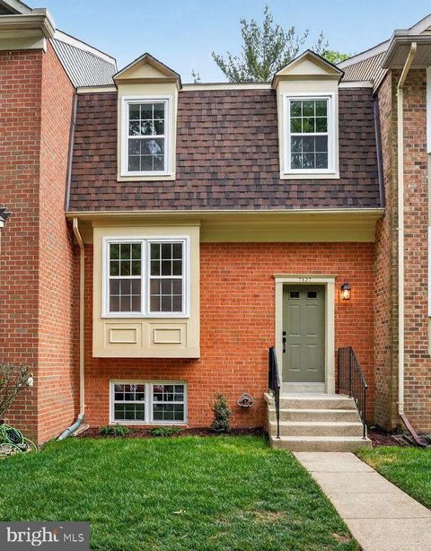Photo of 7837 Wintercress Lane, SPRINGFIELD, VA 22152 (MLS # VAFX2310316)