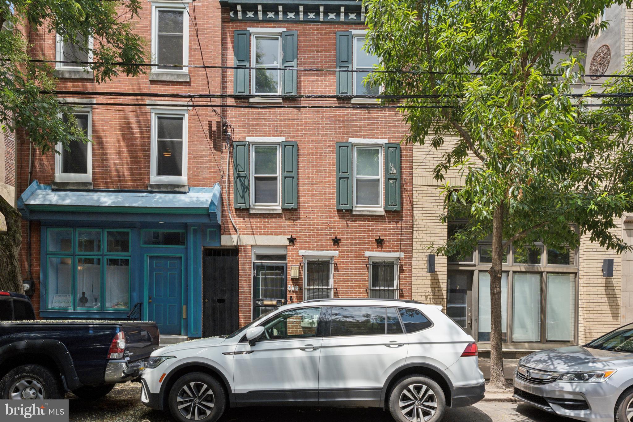 QUEEN VILLAGE - Residential