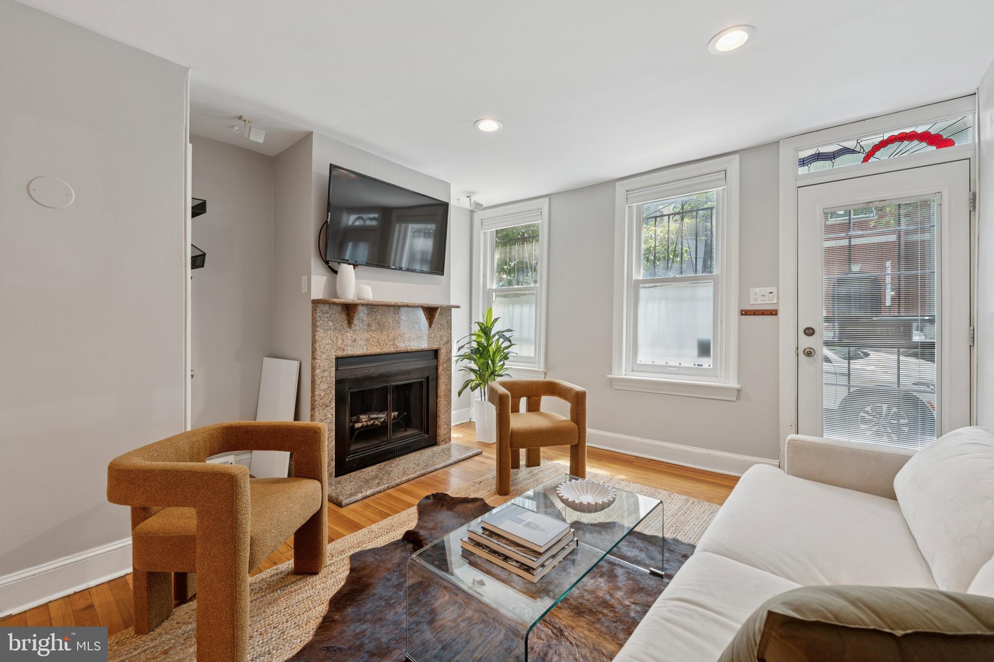 QUEEN VILLAGE - Residential