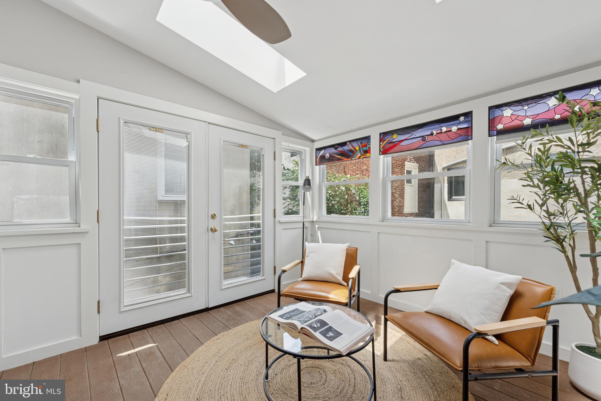 QUEEN VILLAGE - Residential