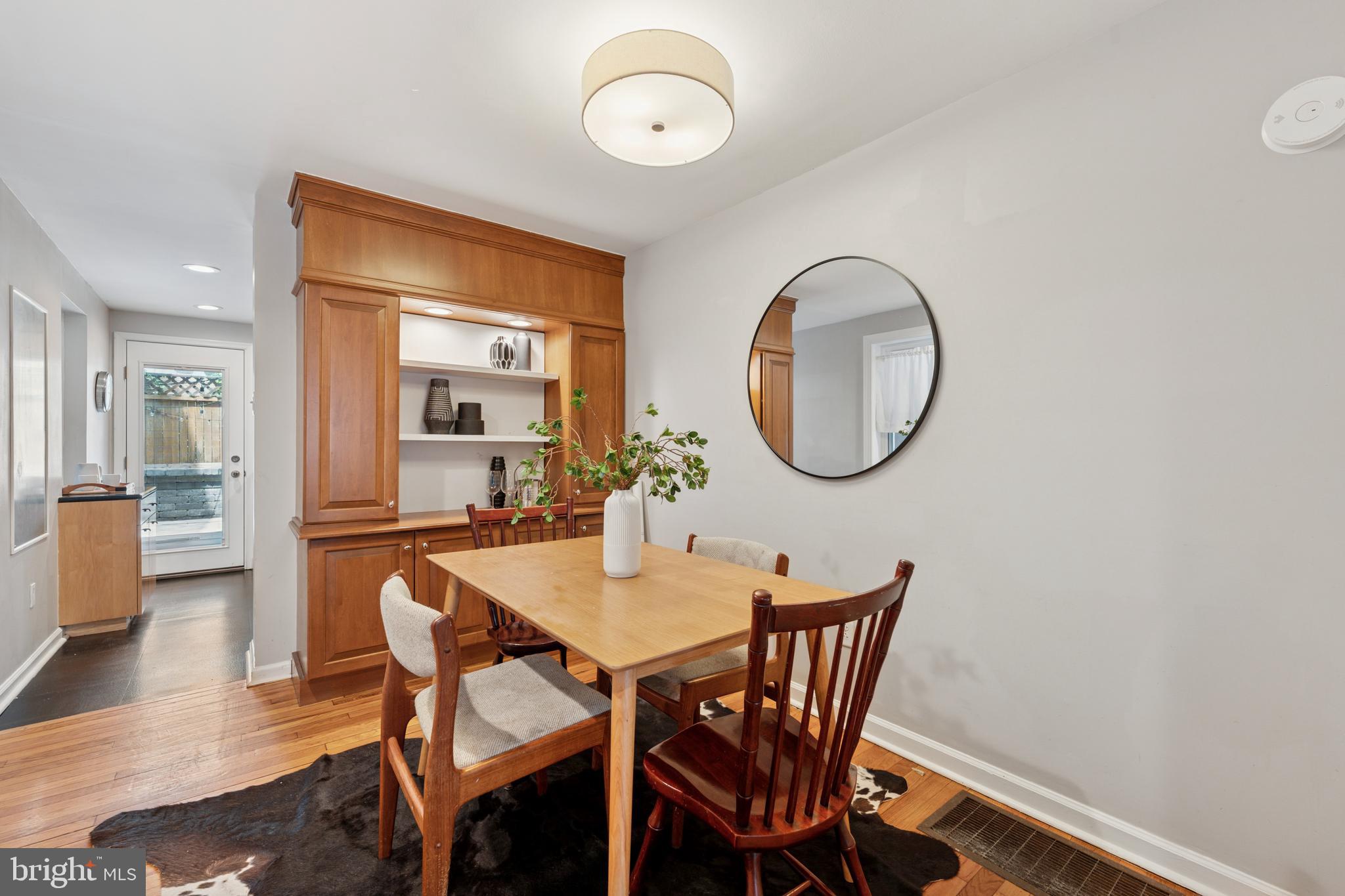 QUEEN VILLAGE - Residential