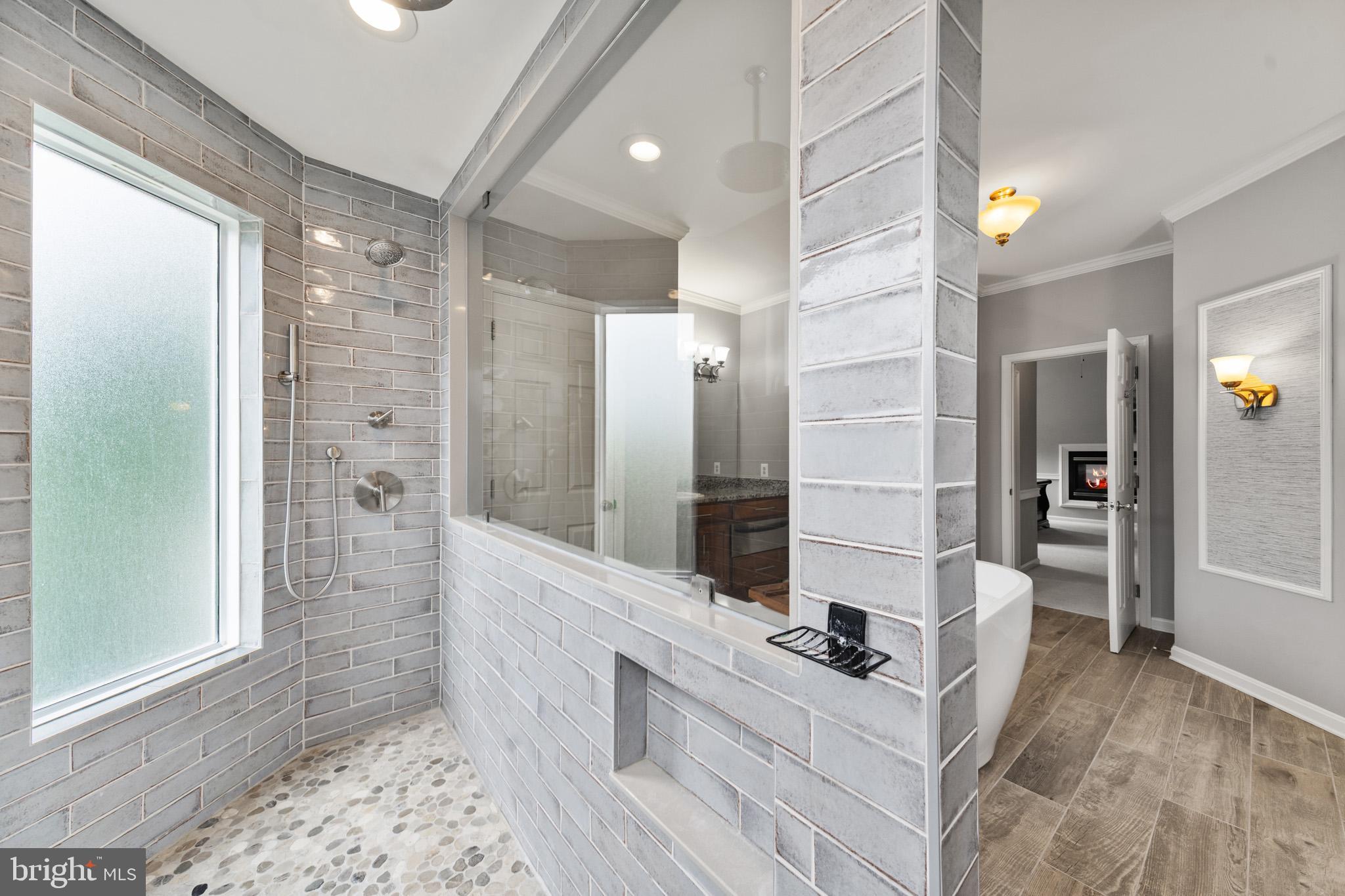 LYONS CREEK OVERLOOK - Residential