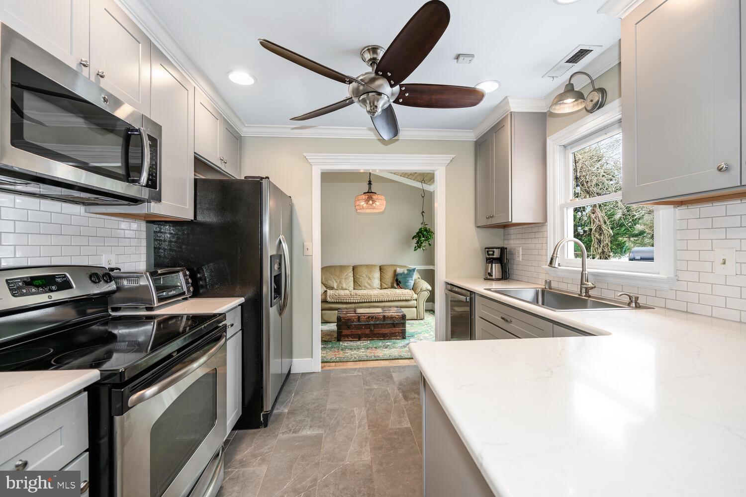 EDGE COVE - Residential