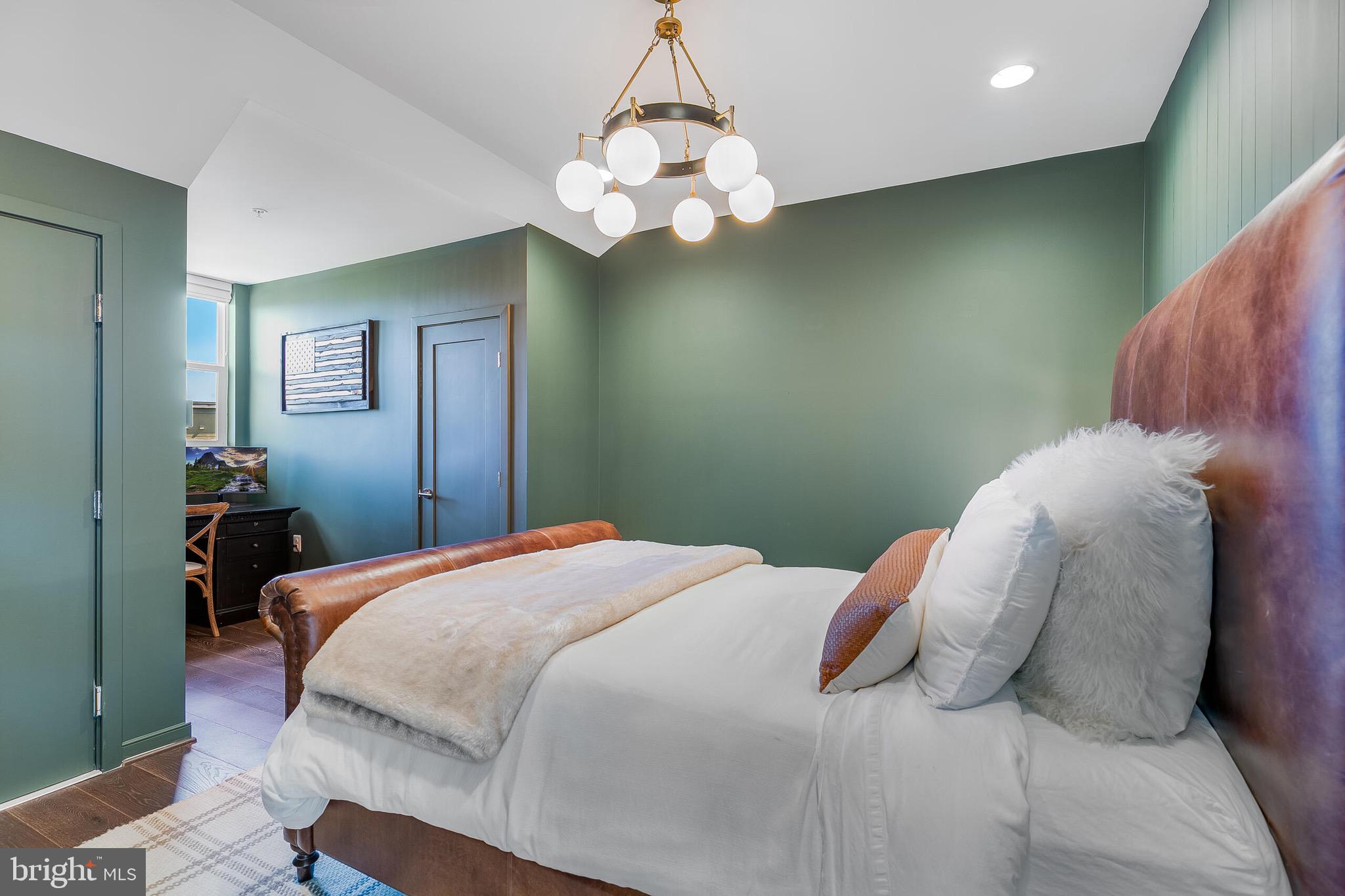 CRESCENT PLACE - Residential