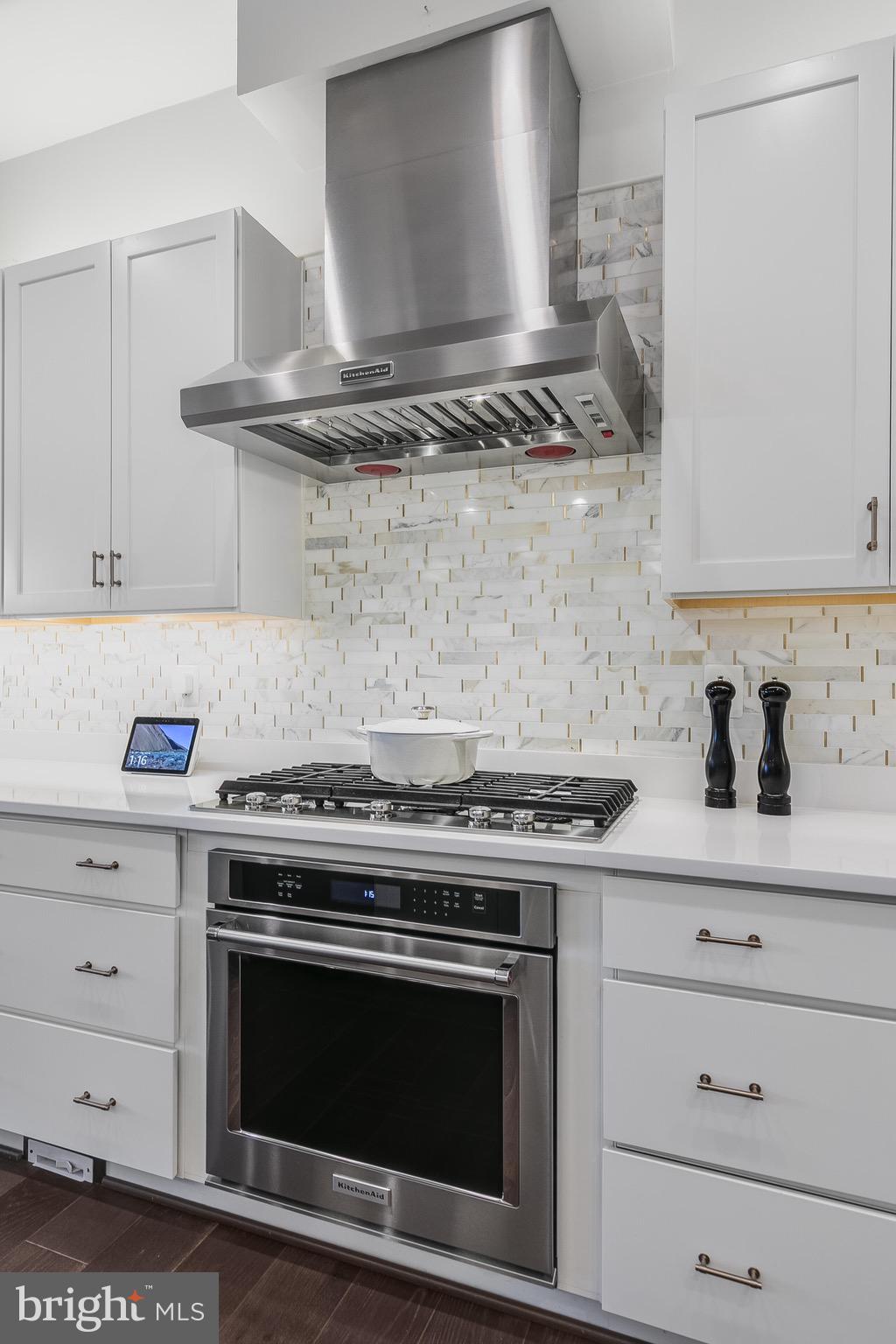 CRESCENT PLACE - Residential