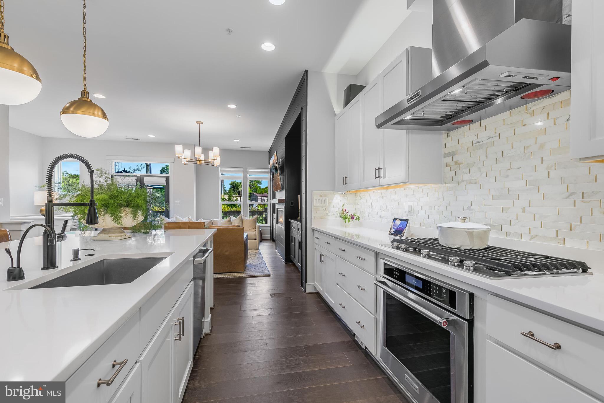 CRESCENT PLACE - Residential