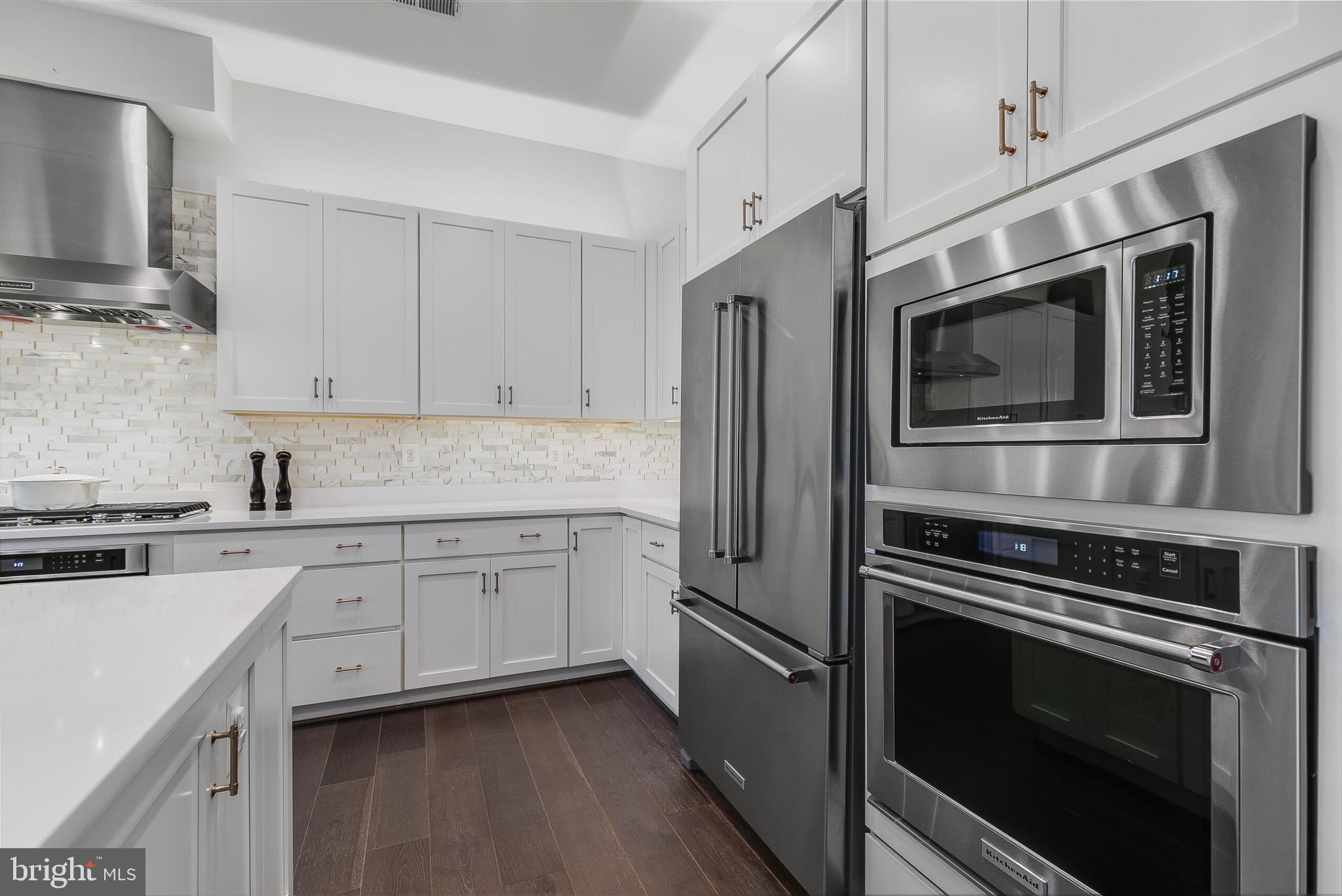 CRESCENT PLACE - Residential