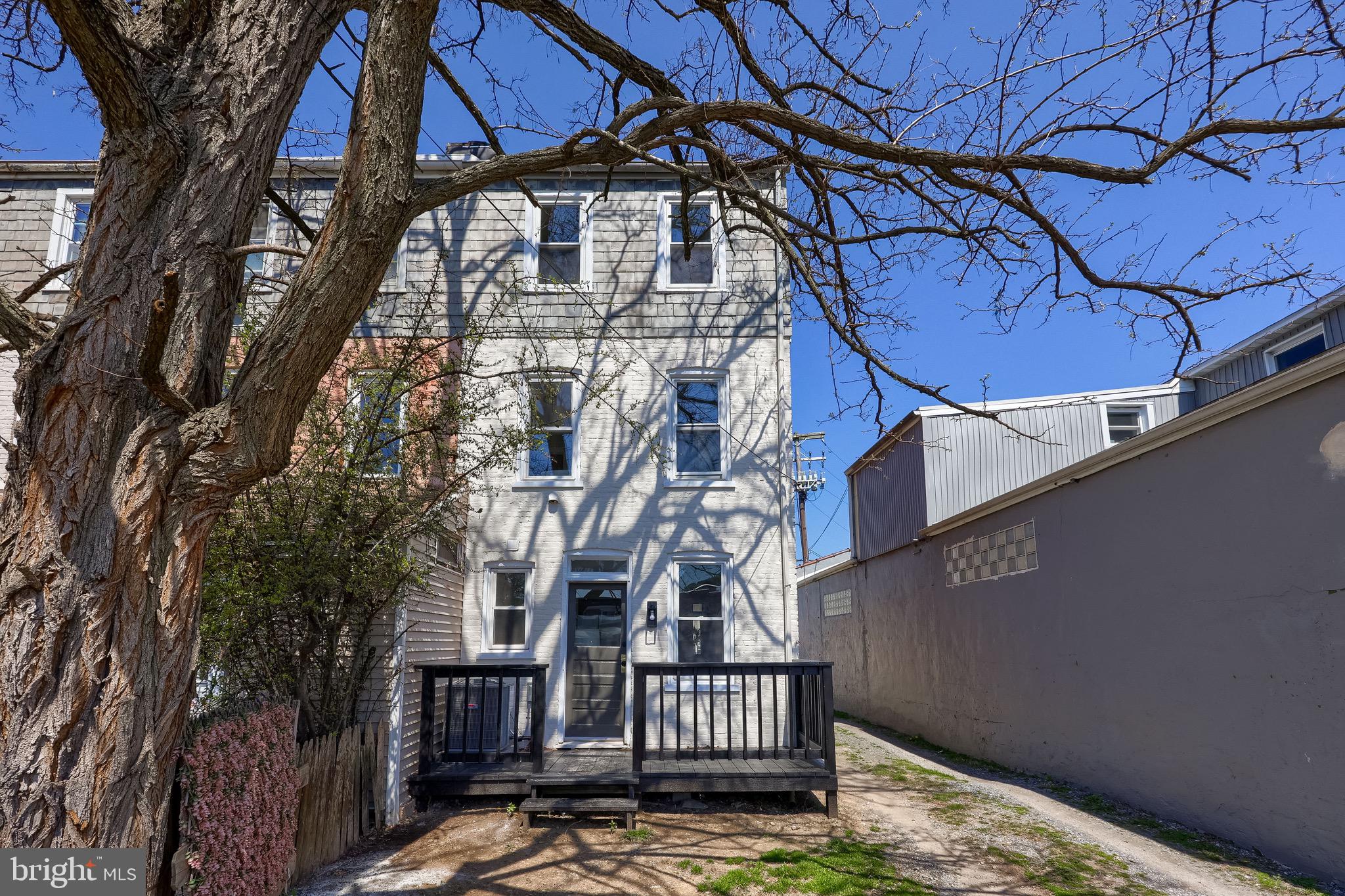 318 E LIBERTY STREET