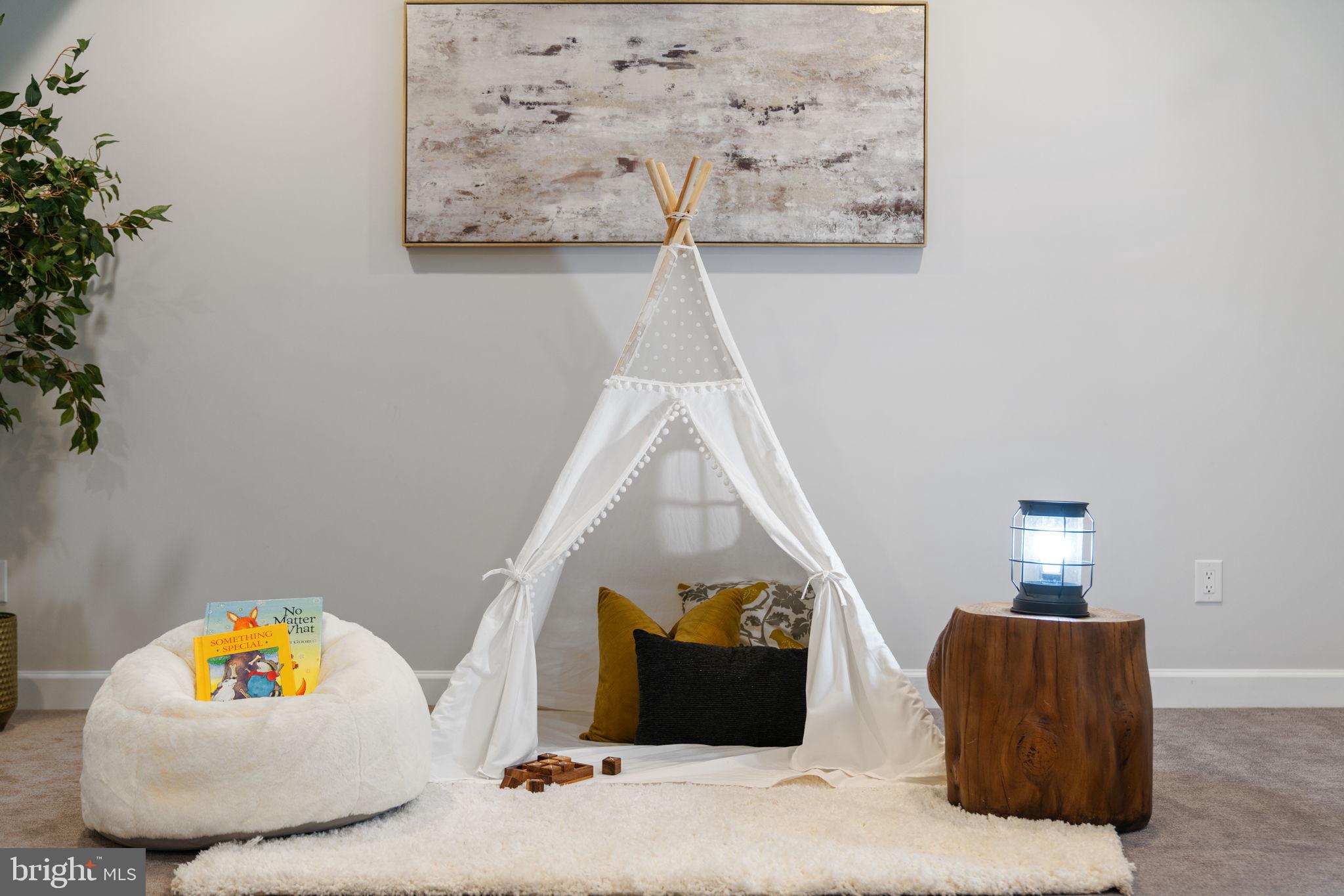 HIGHVIEW TERRACE - Residential Lease