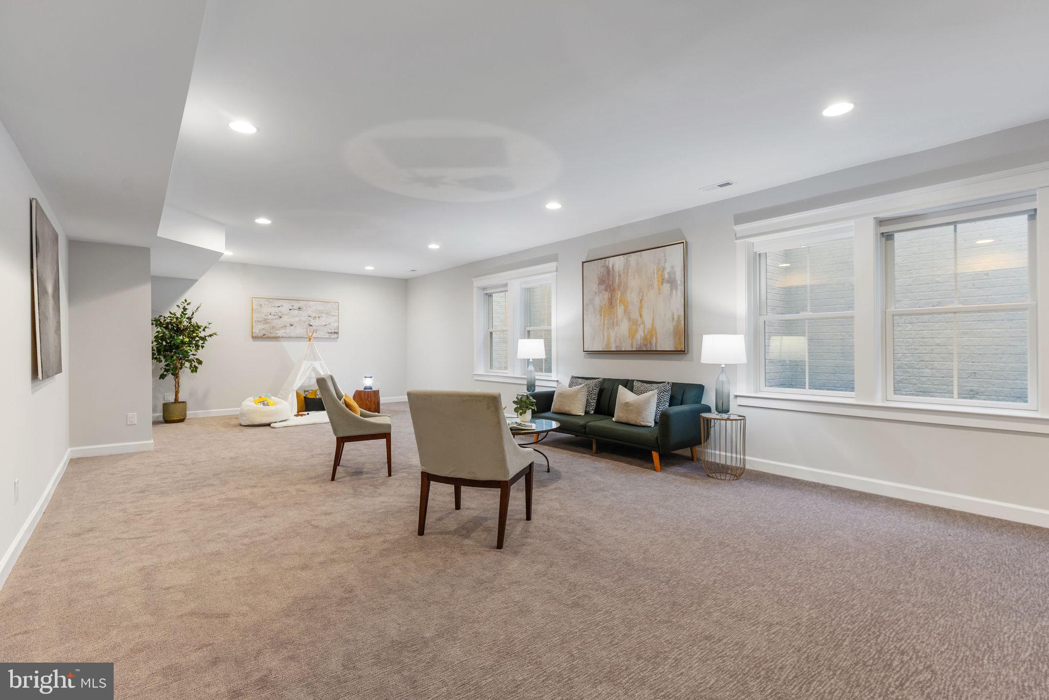 HIGHVIEW TERRACE - Residential Lease