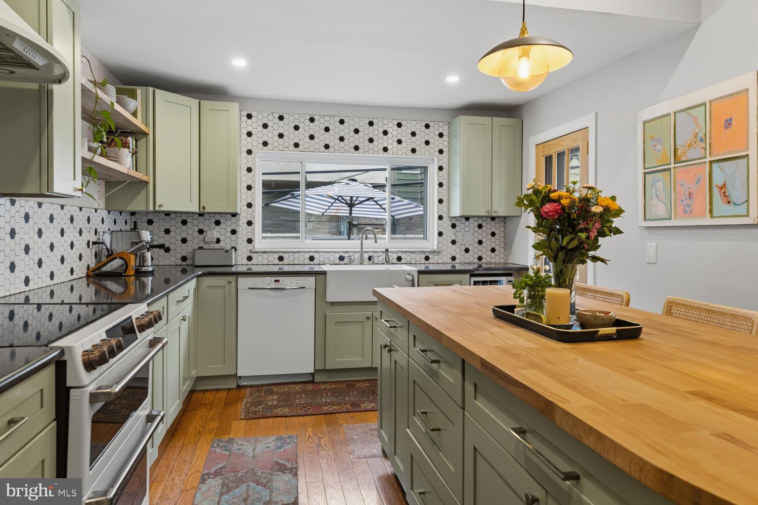 GIRARD ESTATES - Residential