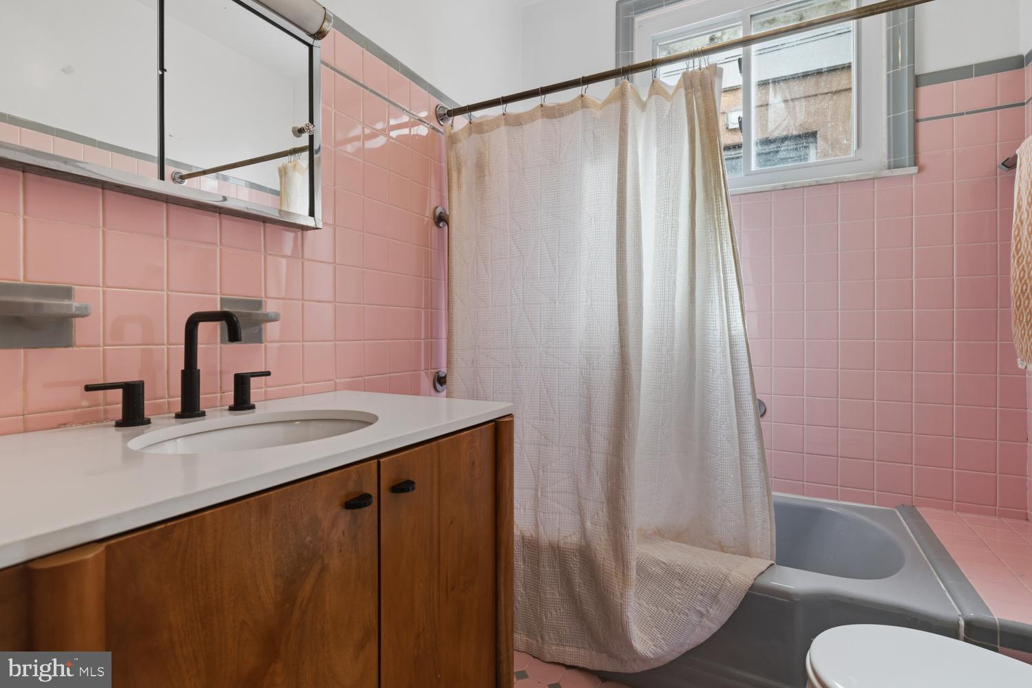 GIRARD ESTATES - Residential