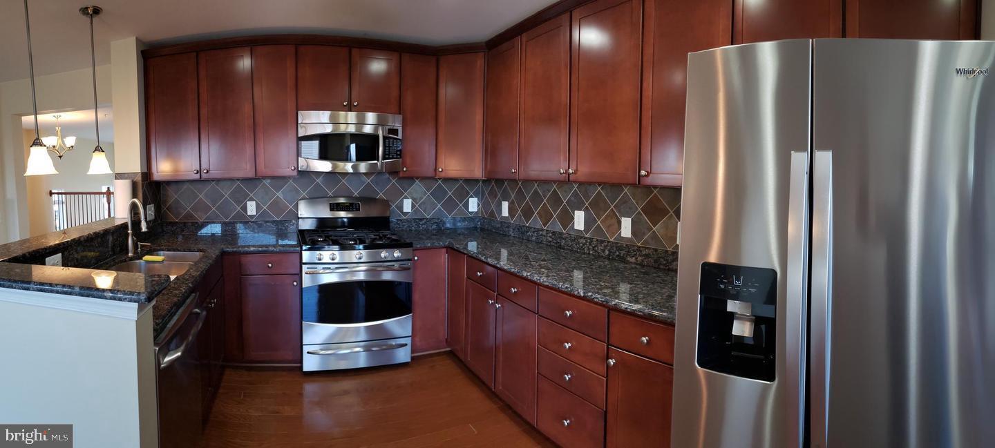 CENTREVILLE CROSSING - Residential Lease