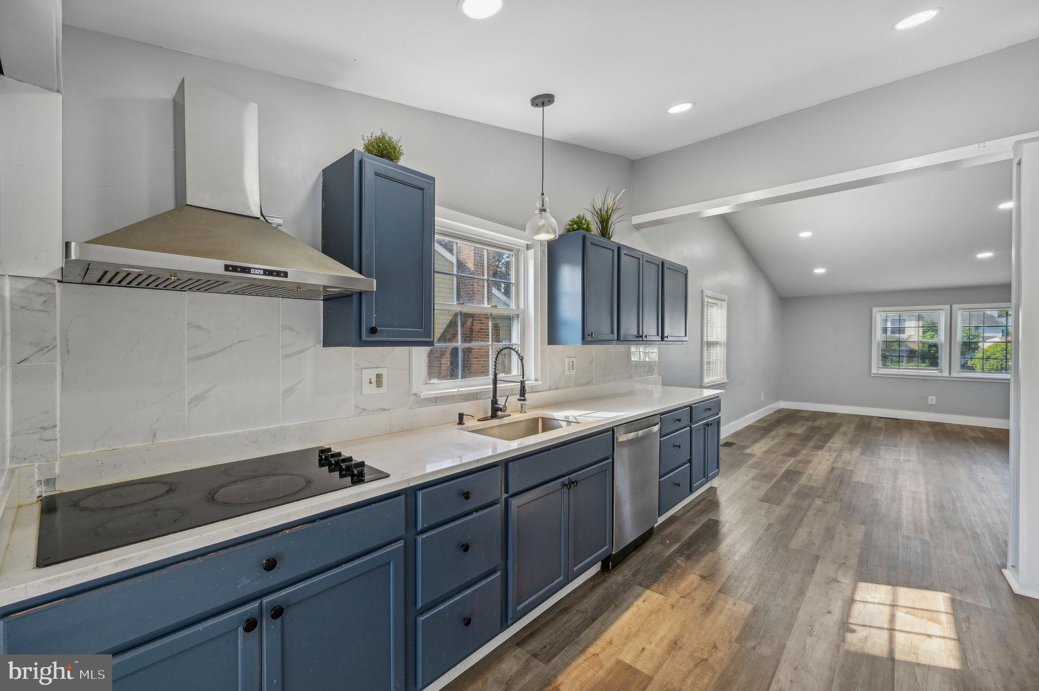 KINGS COURT - Residential