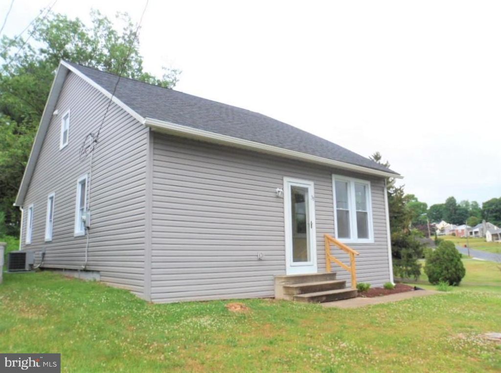 Photo of 33 S Eastland Drive, Lancaster, PA 17602 (MLS # PALA2036310)