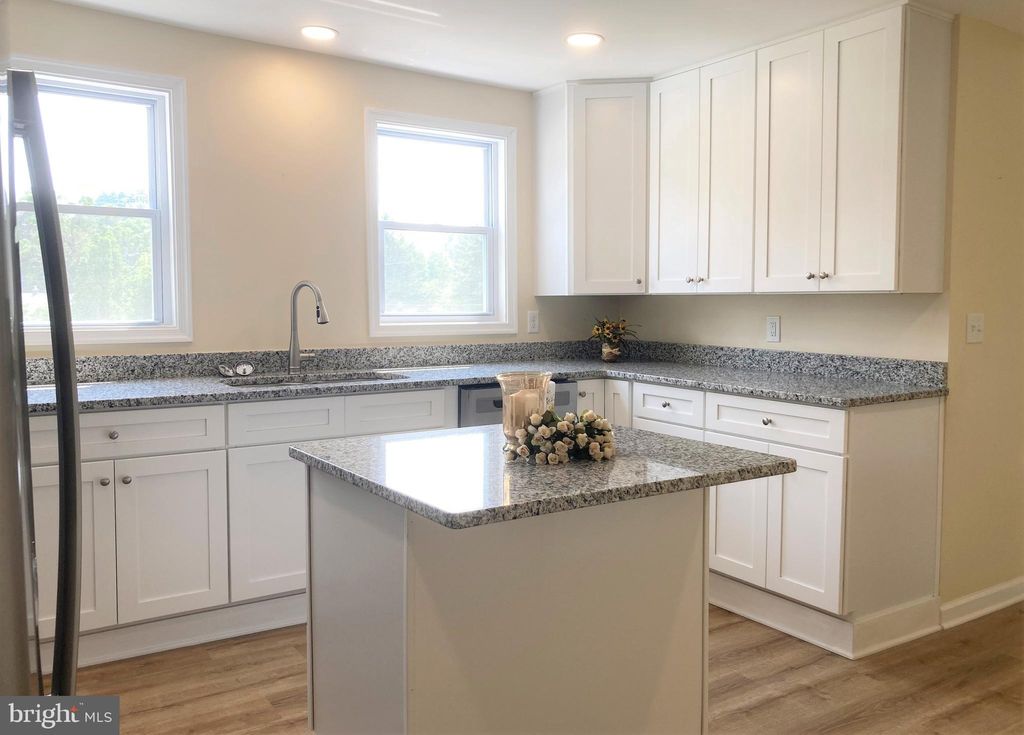 Photo of 33 S Eastland Drive, Lancaster, PA 17602 (MLS # PALA2036310)