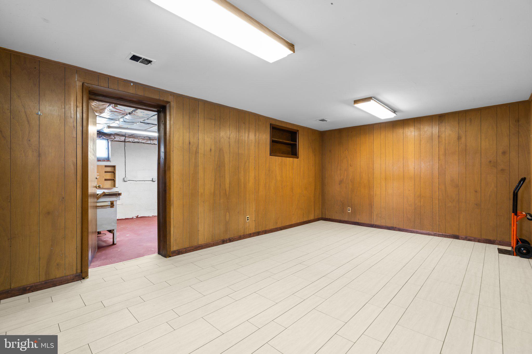 LAURELTON - Residential