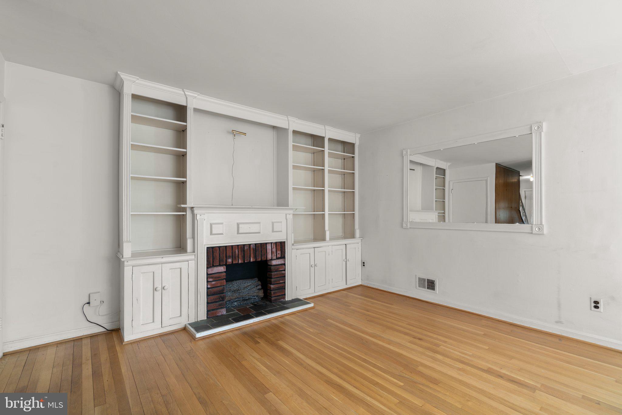 LAURELTON - Residential