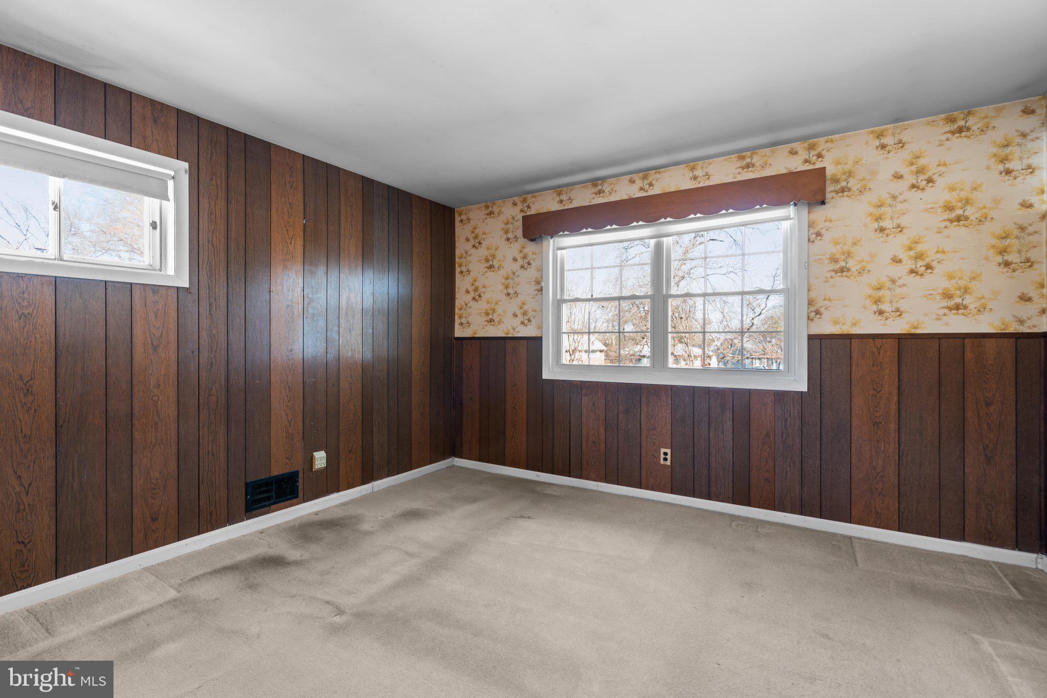 LAURELTON - Residential