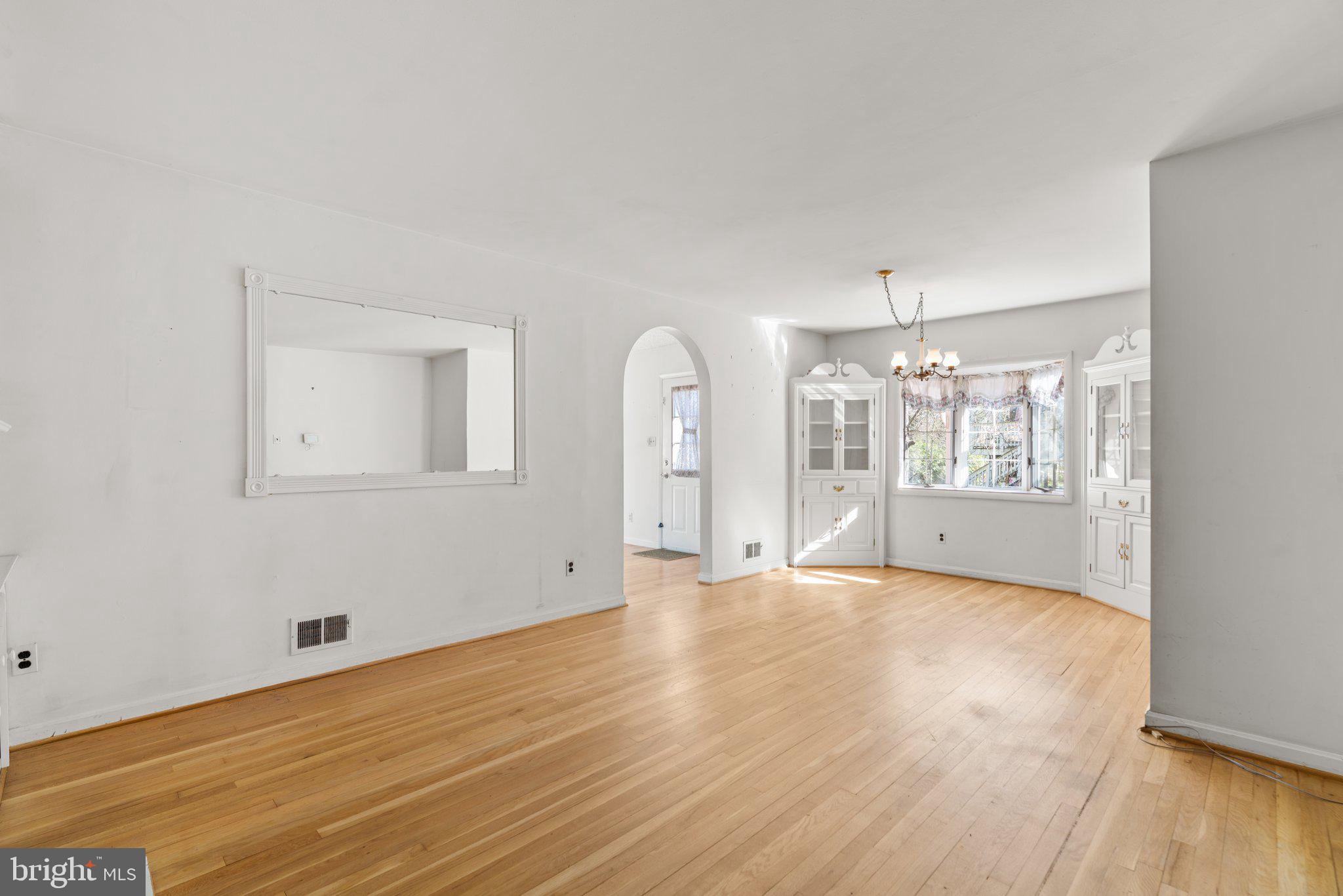 LAURELTON - Residential