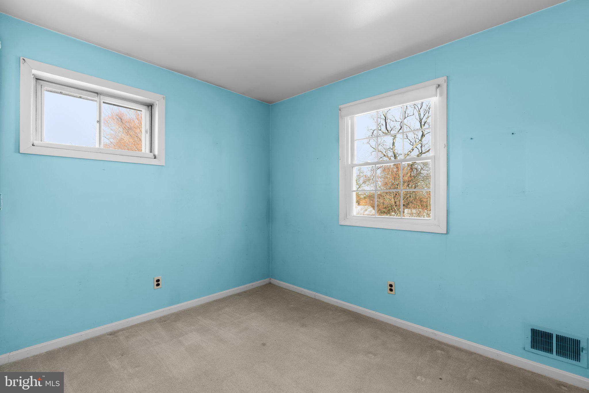 LAURELTON - Residential