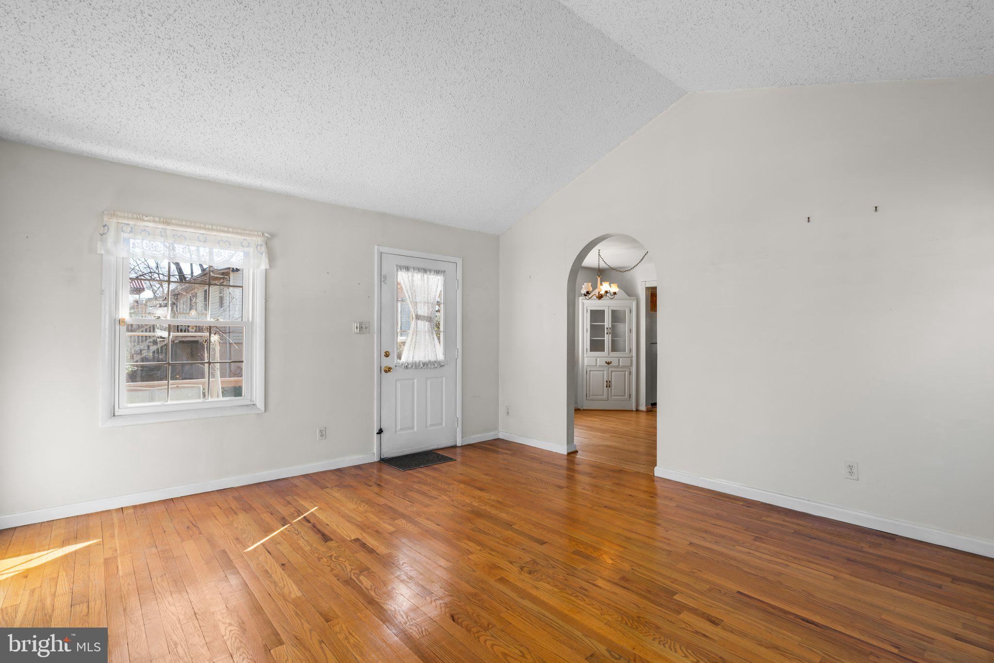 LAURELTON - Residential