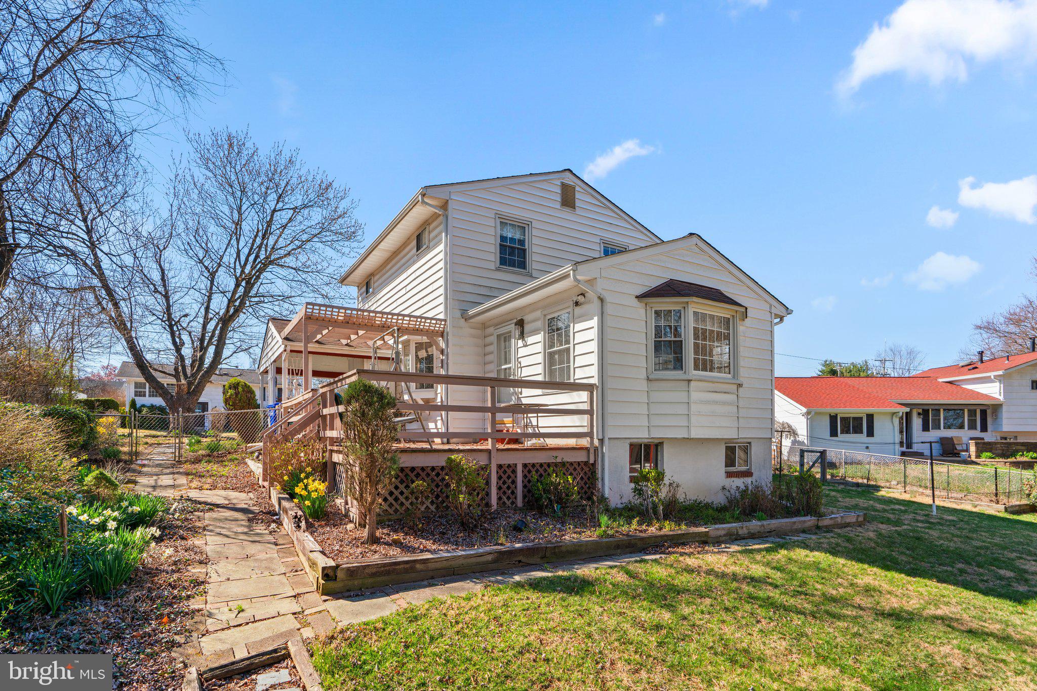 LAURELTON - Residential