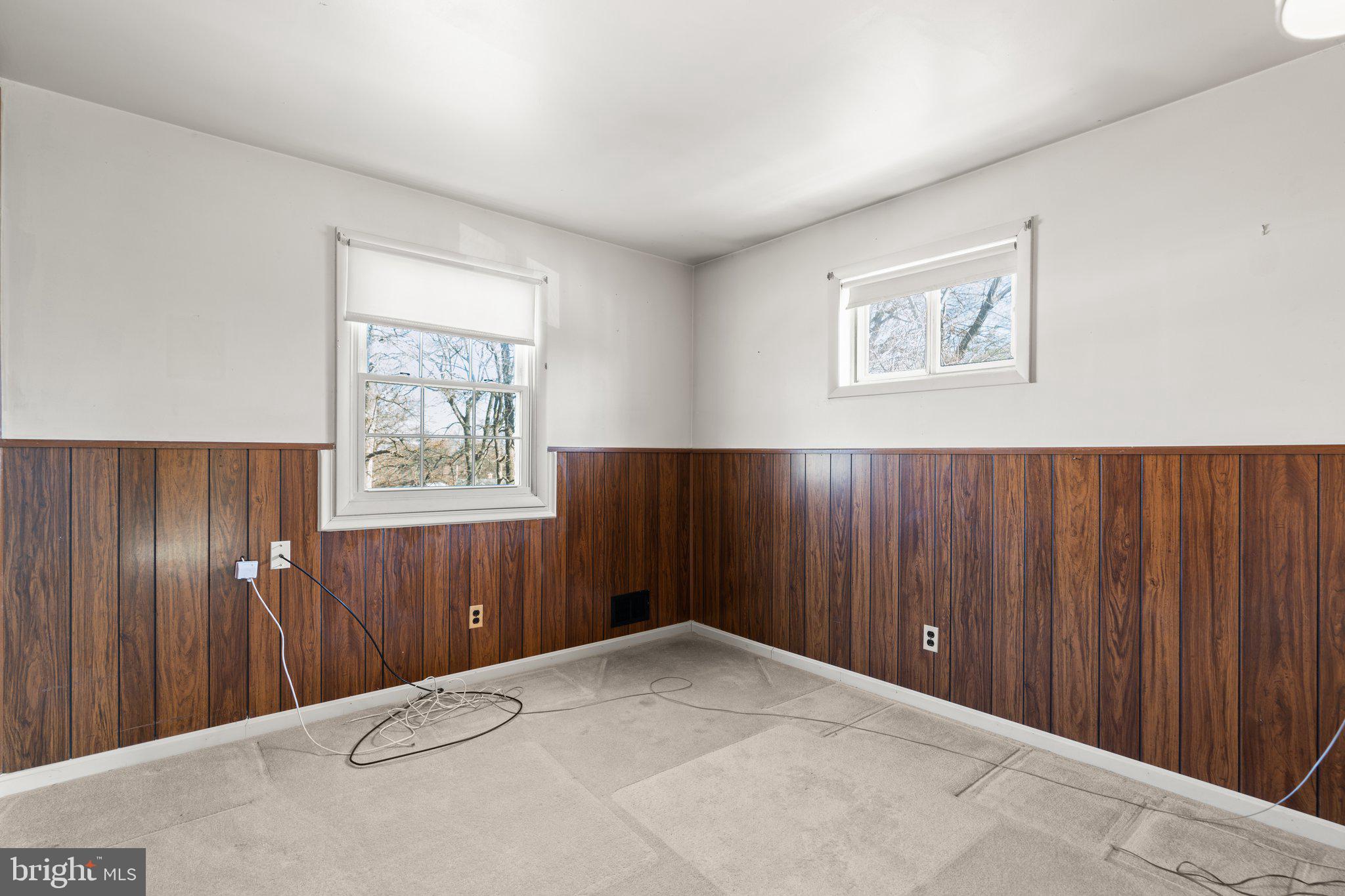 LAURELTON - Residential