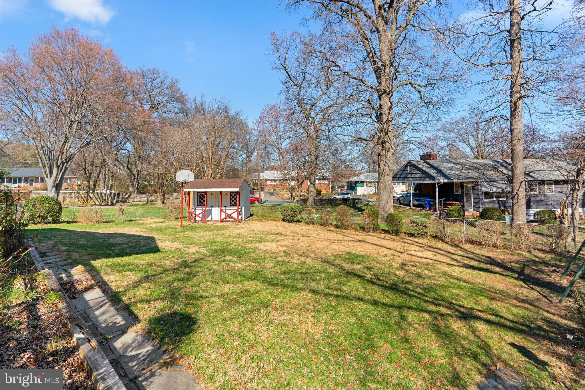 LAURELTON - Residential