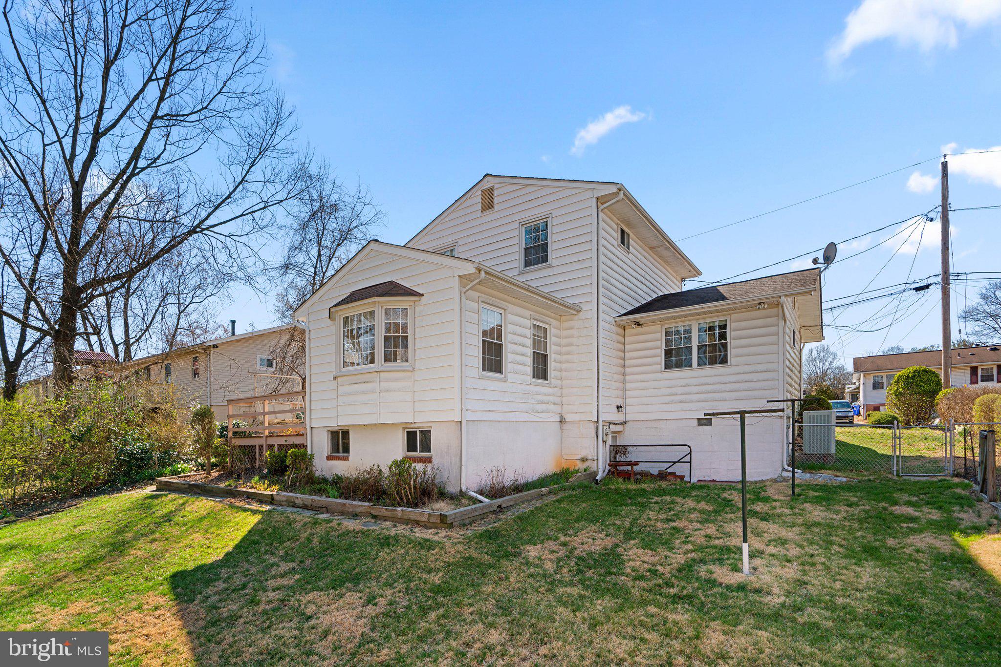 LAURELTON - Residential