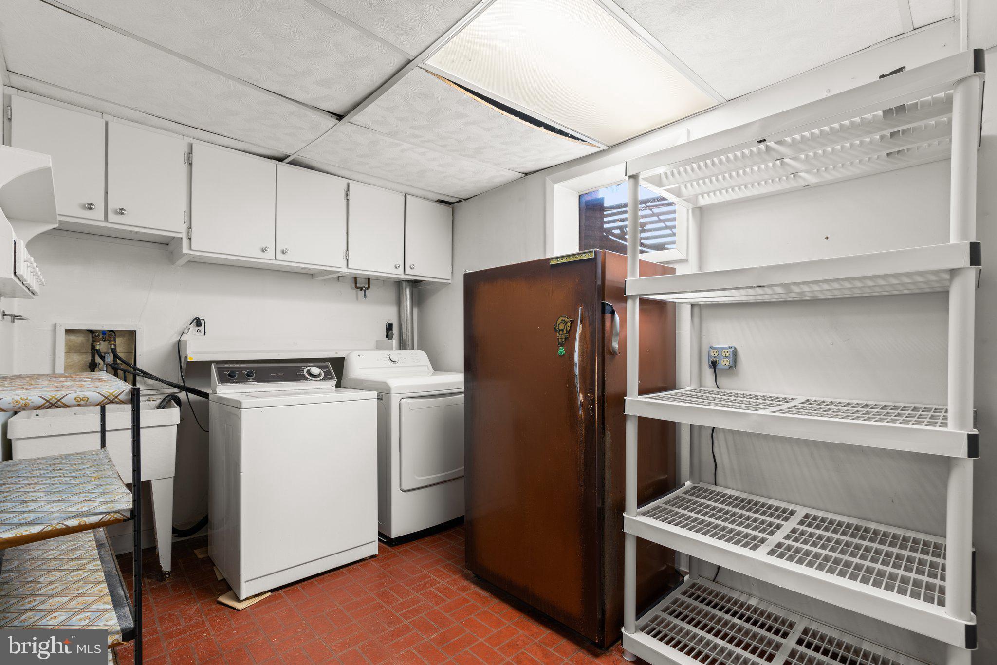 LAURELTON - Residential