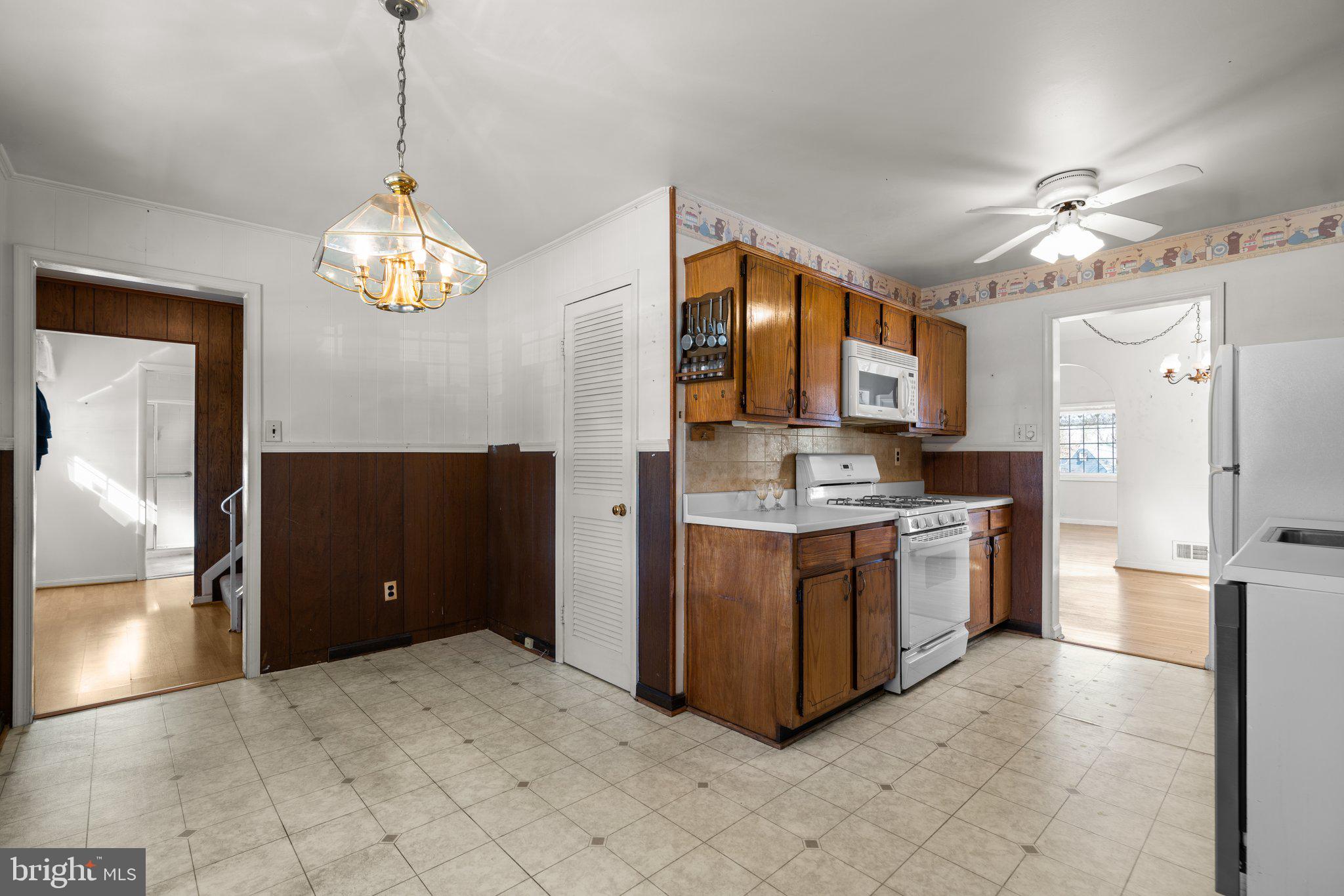 LAURELTON - Residential