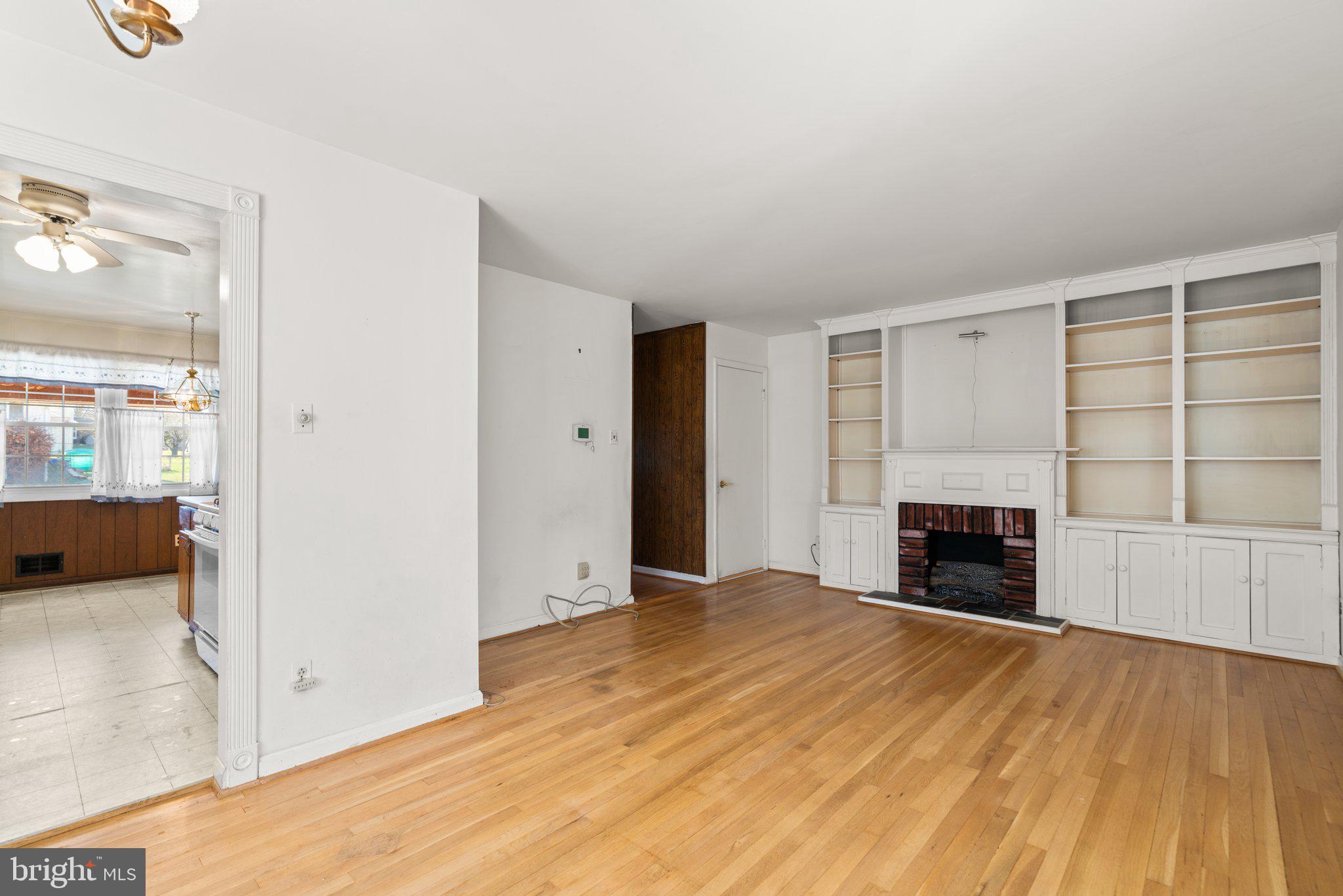 LAURELTON - Residential