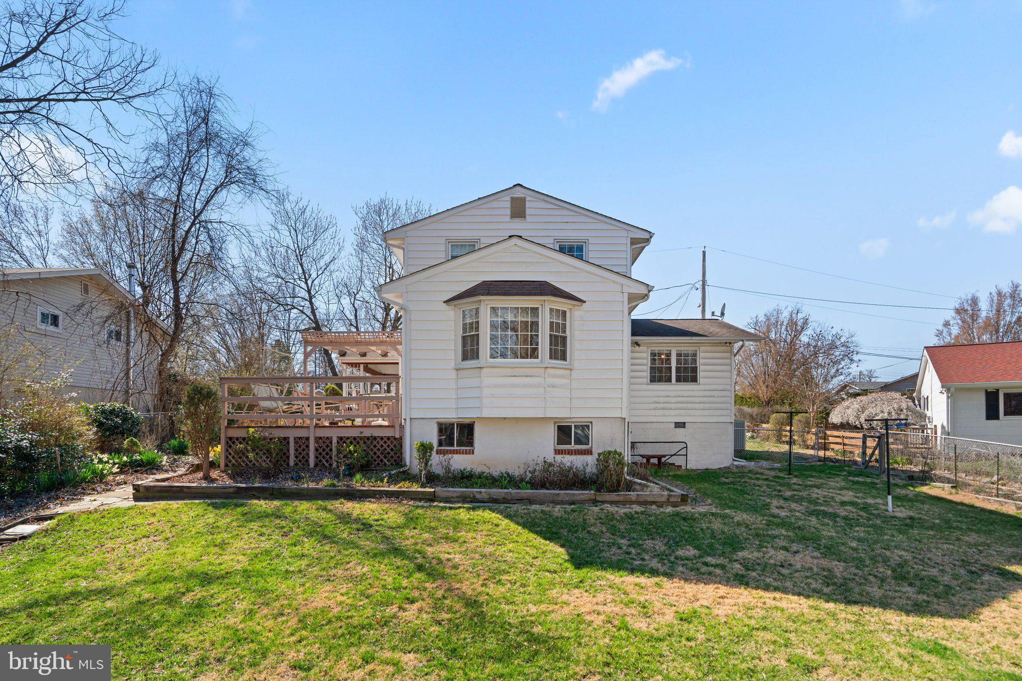 LAURELTON - Residential