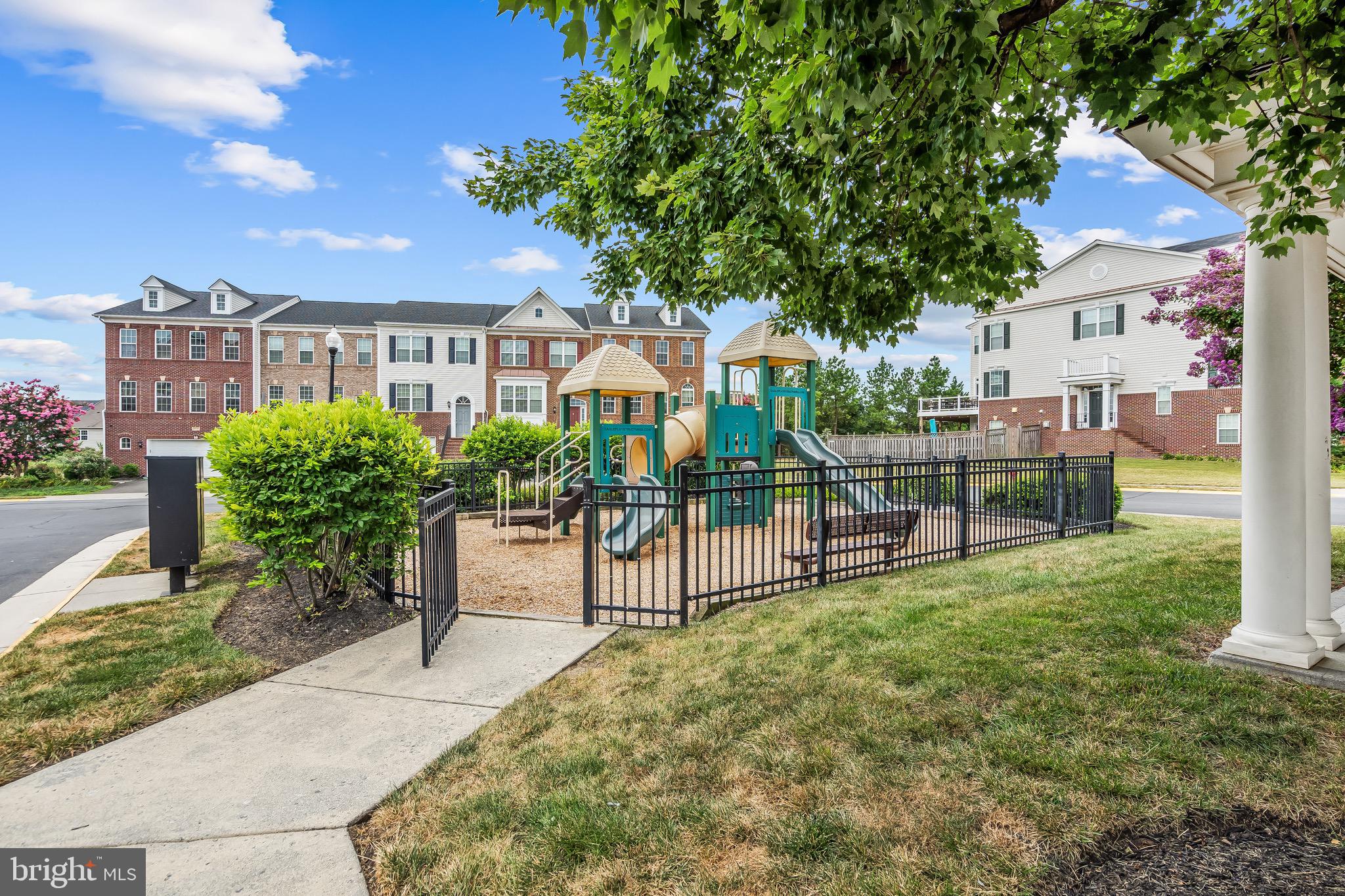 STRATSHIRE CROSSING - Residential