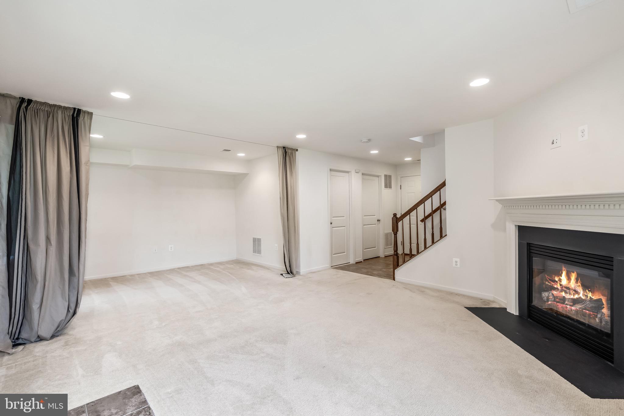 STRATSHIRE CROSSING - Residential