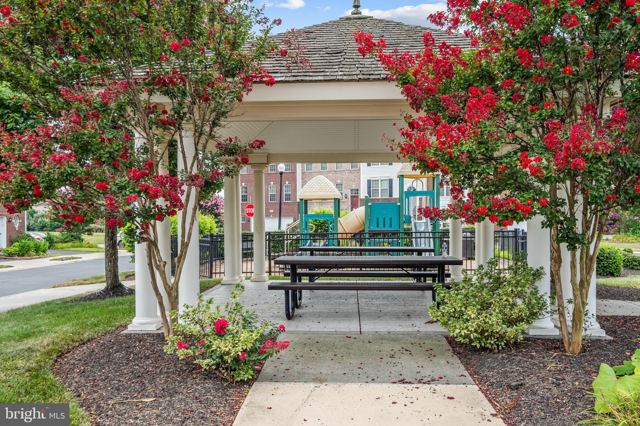 STRATSHIRE CROSSING - Residential