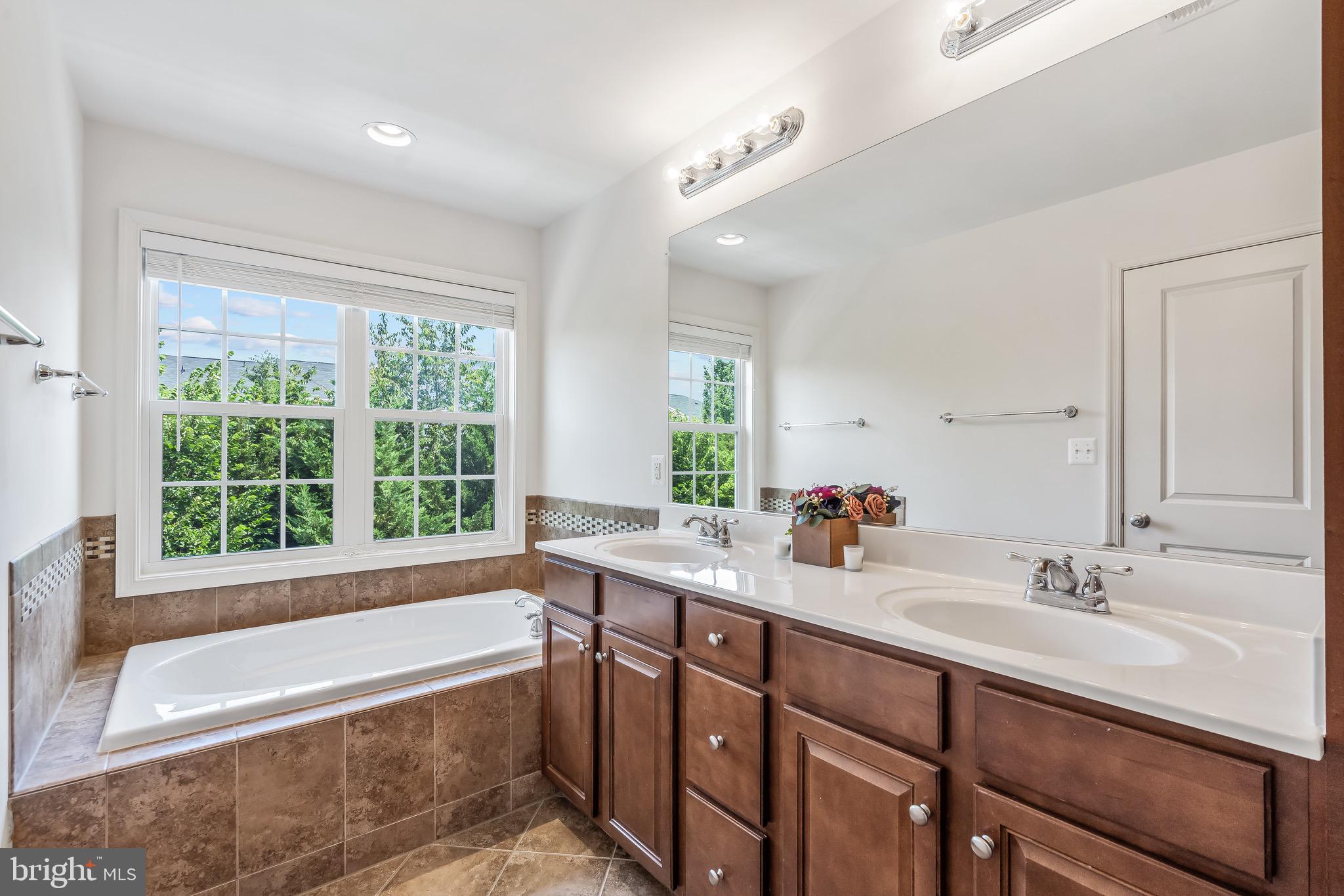 STRATSHIRE CROSSING - Residential