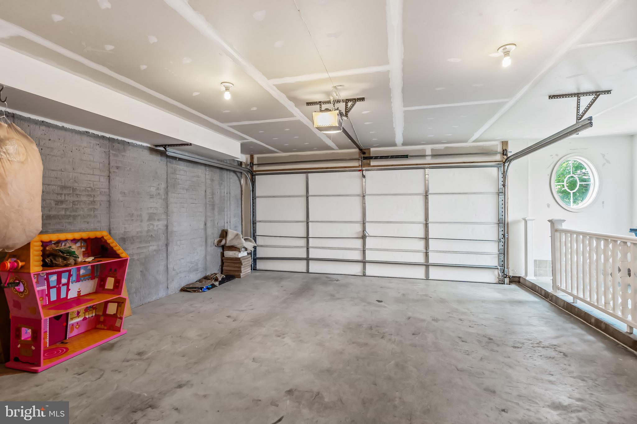 STRATSHIRE CROSSING - Residential